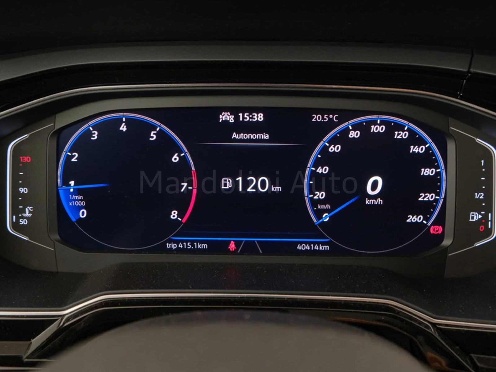 17 - Volkswagen Taigo 1.0 tsi 110cv r-line