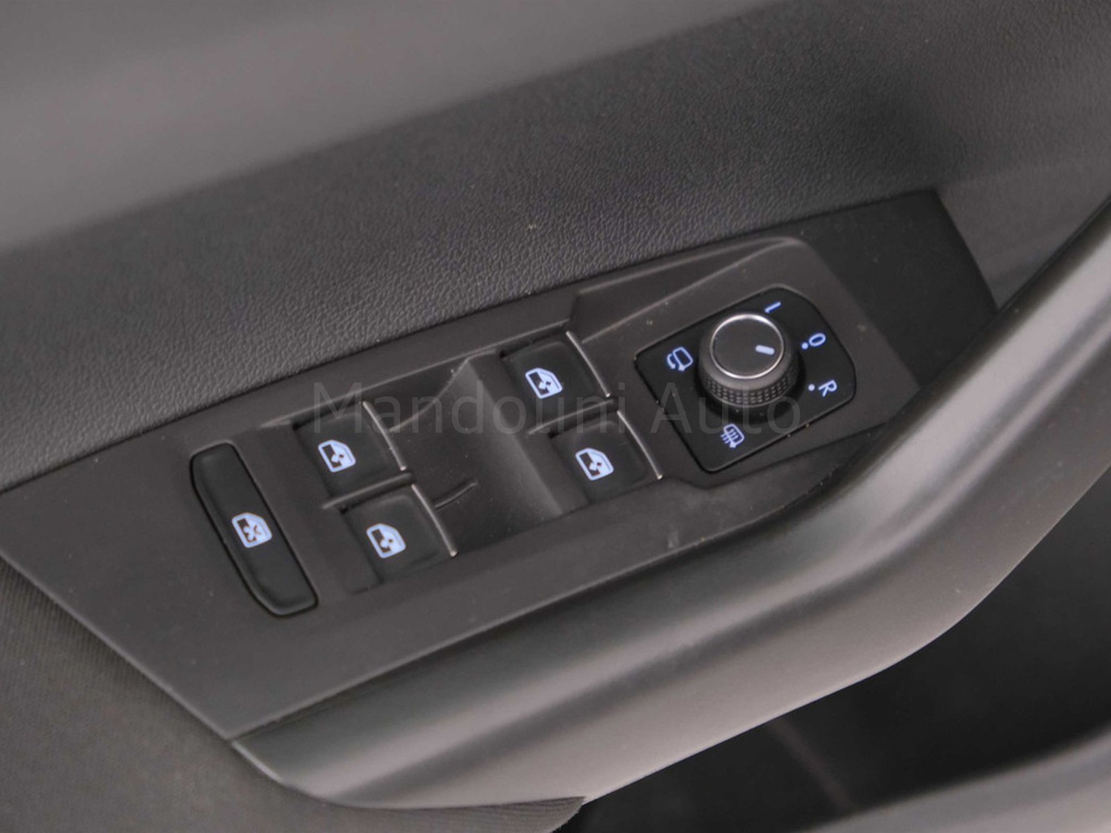 23 - Volkswagen Taigo 1.0 tsi 110cv r-line