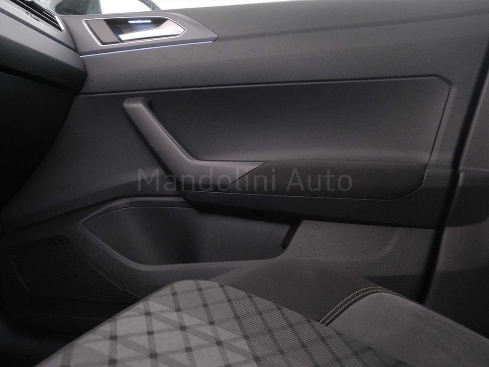 29 - Volkswagen Taigo 1.0 tsi 110cv r-line