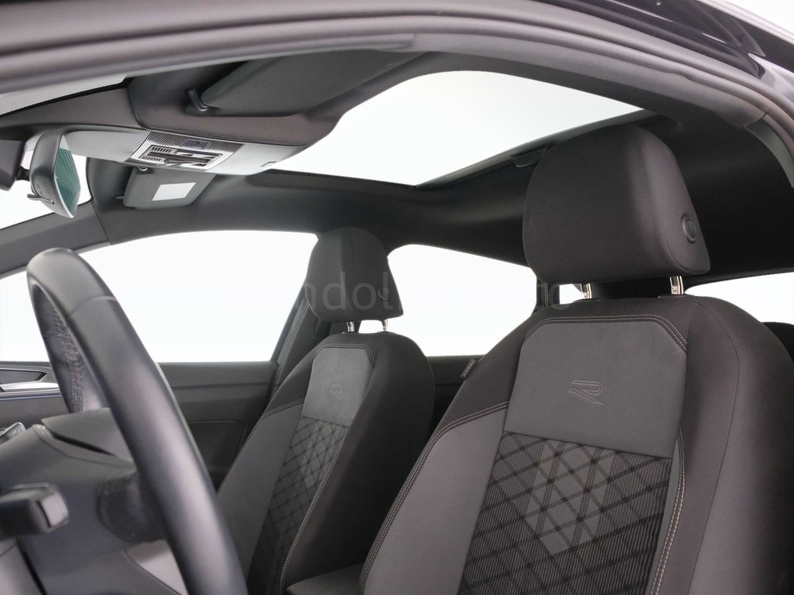 32 - Volkswagen Taigo 1.0 tsi 110cv r-line