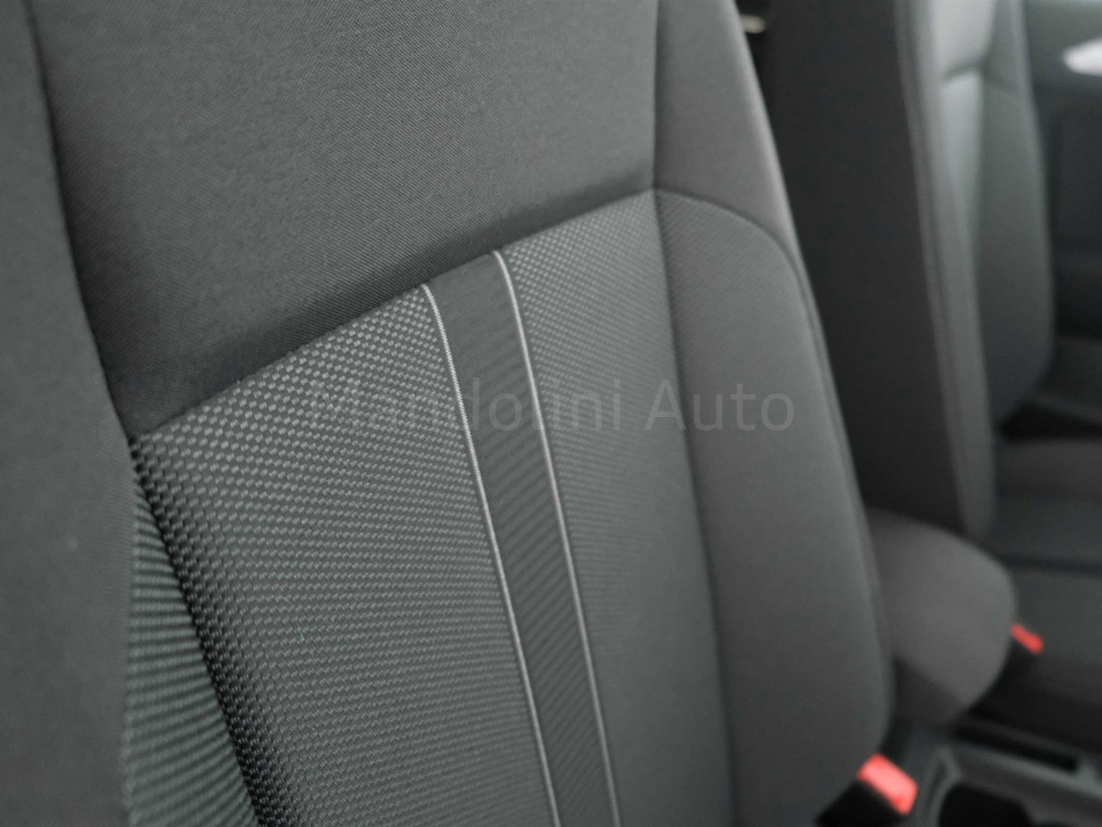 29 - Volkswagen T-Roc 1.0 tsi 115cv sport