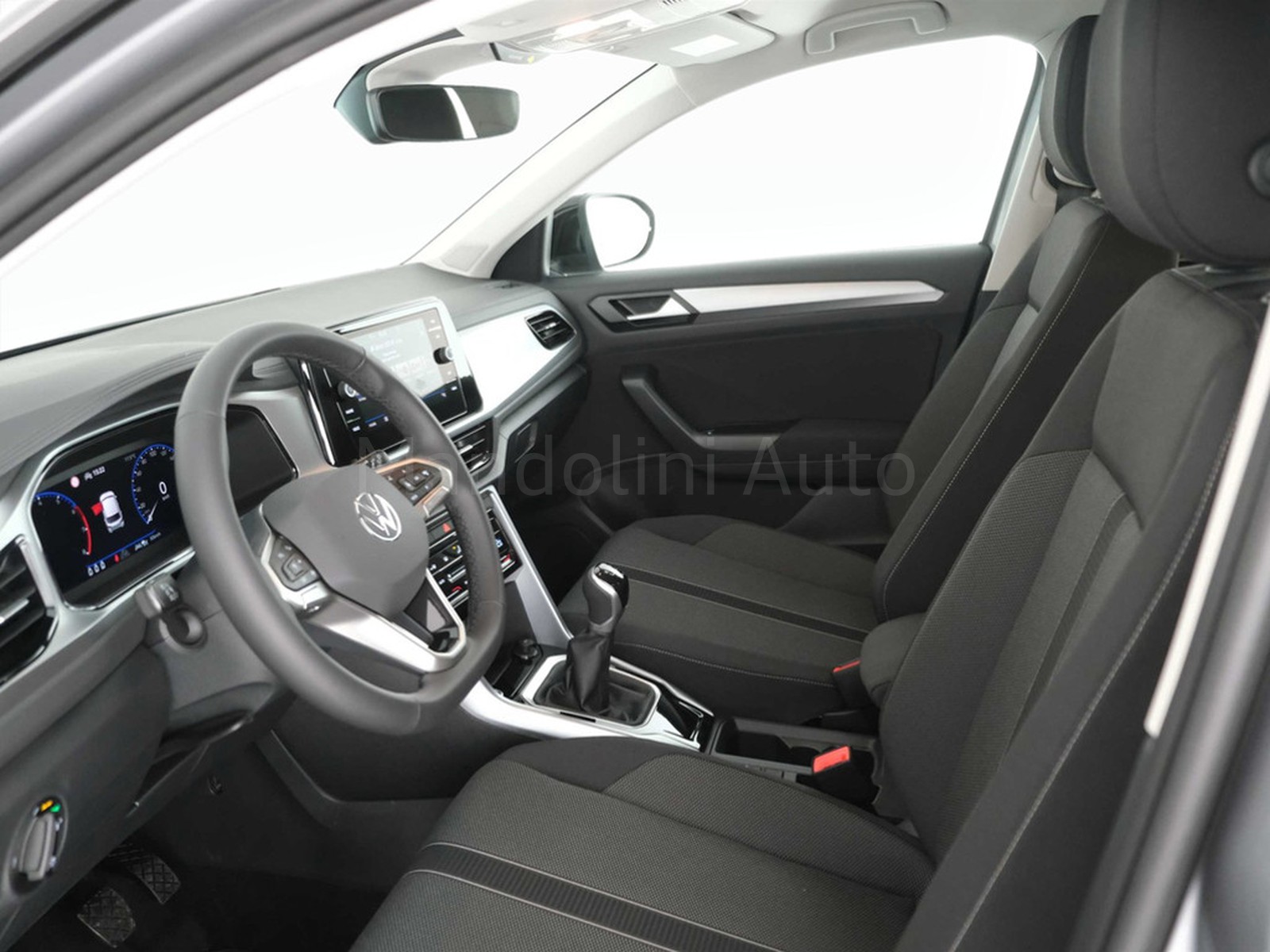 32 - Volkswagen T-Roc 1.0 tsi 115cv sport