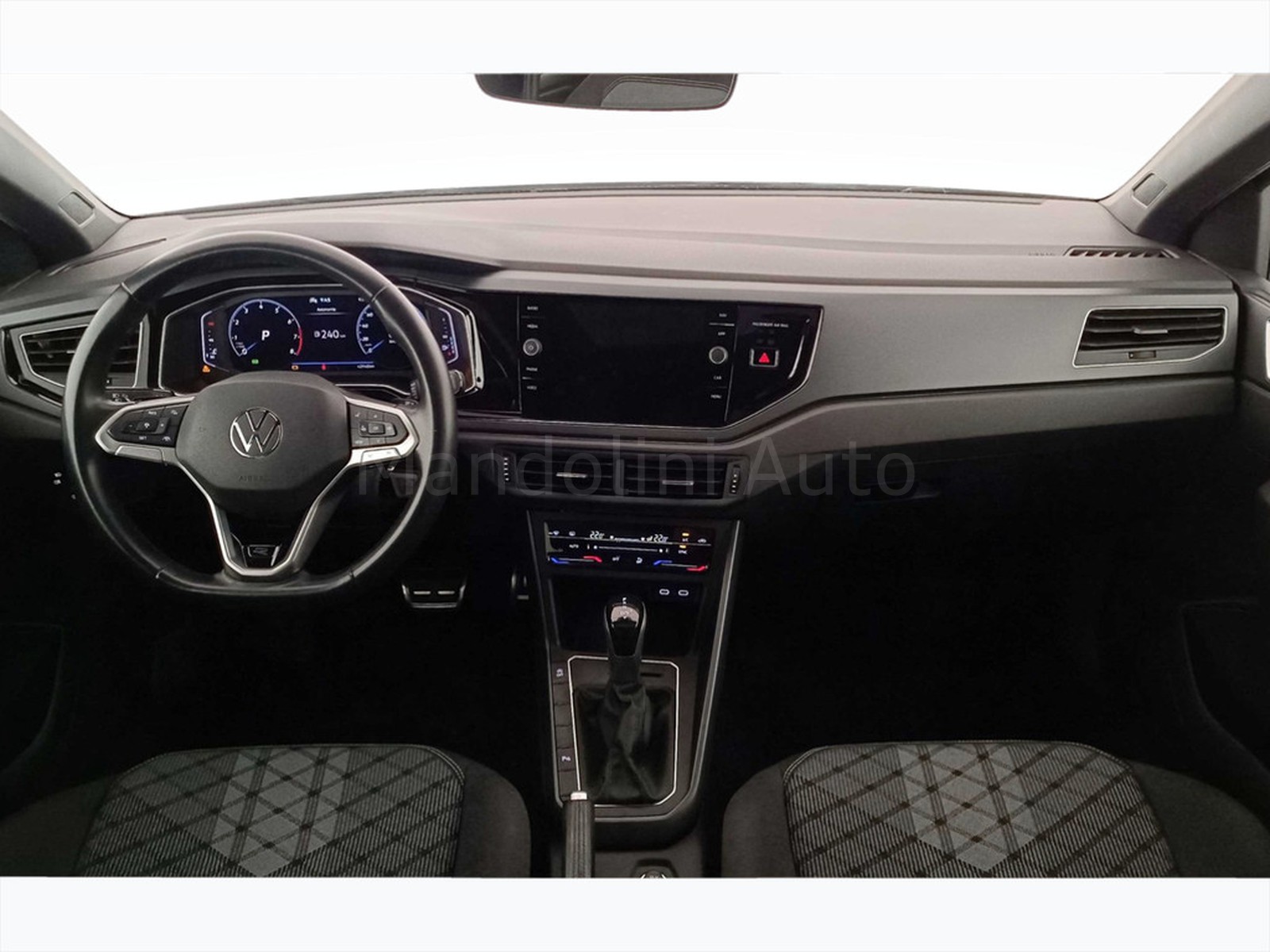 16 - Volkswagen Taigo 1.5 tsi 150cv r-line dsg