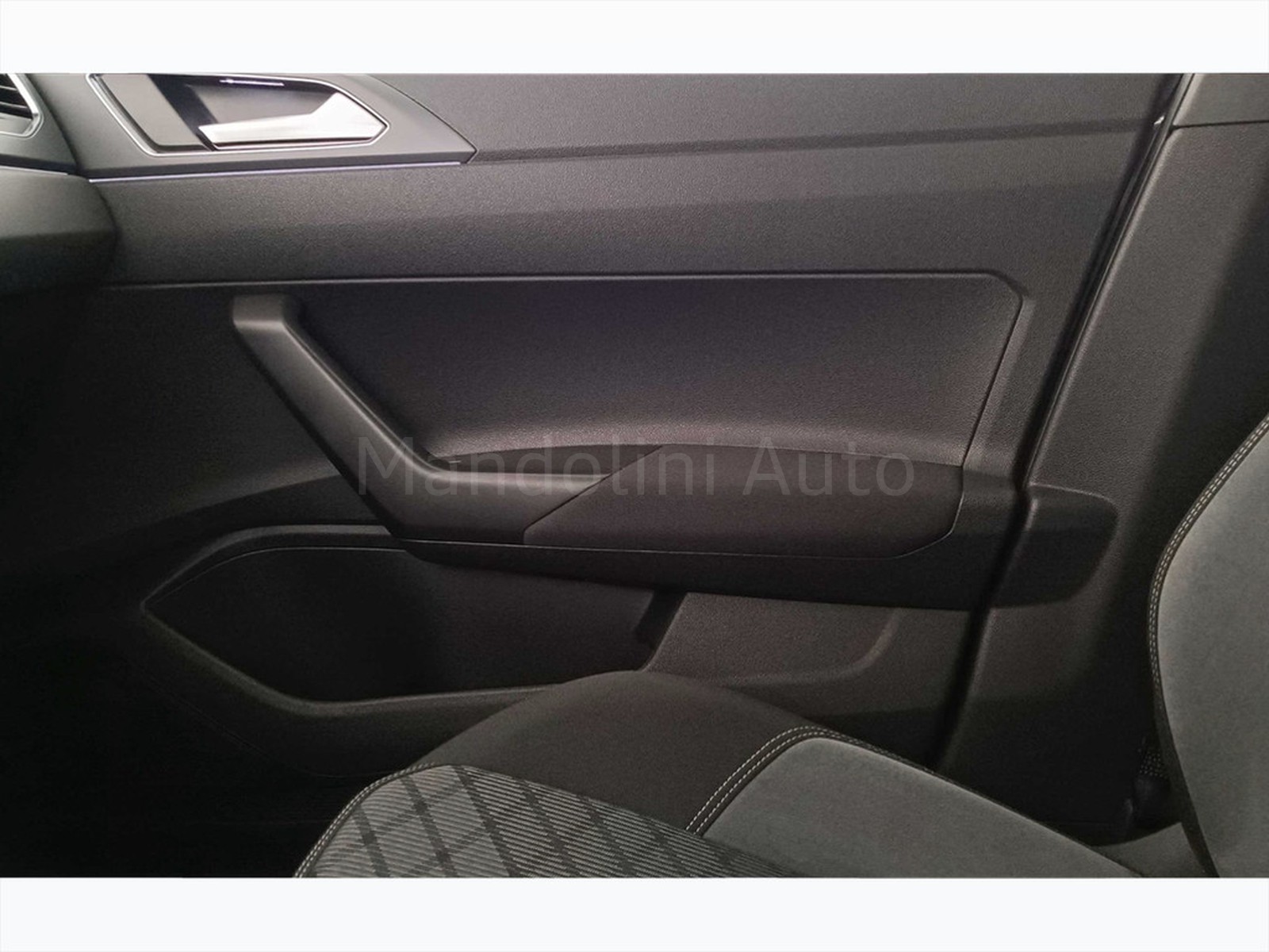 29 - Volkswagen Taigo 1.5 tsi 150cv r-line dsg