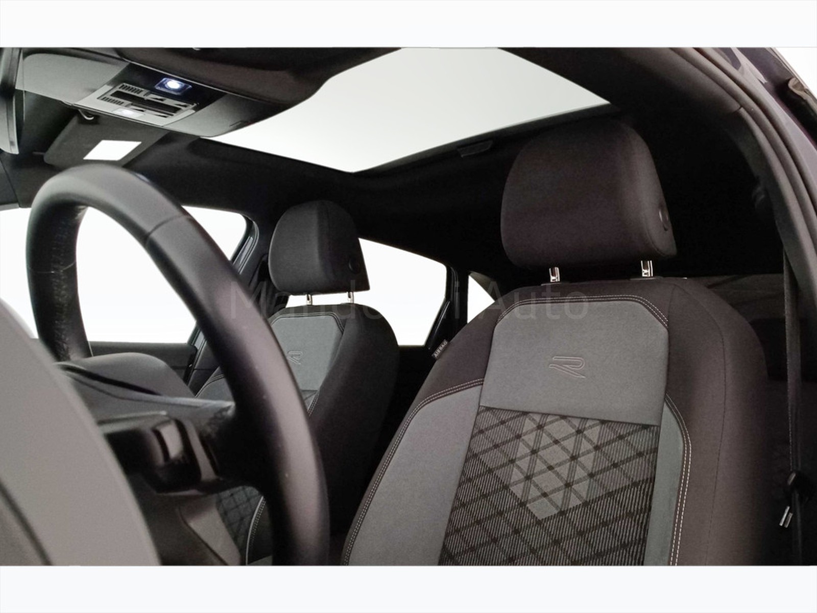 32 - Volkswagen Taigo 1.5 tsi 150cv r-line dsg