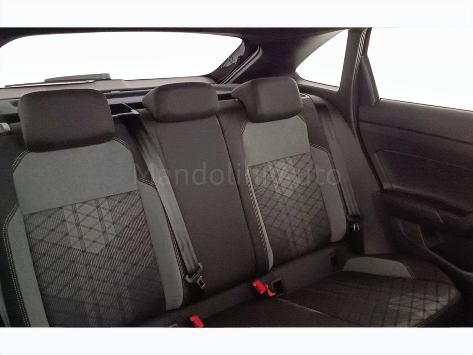 33 - Volkswagen Taigo 1.5 tsi 150cv r-line dsg