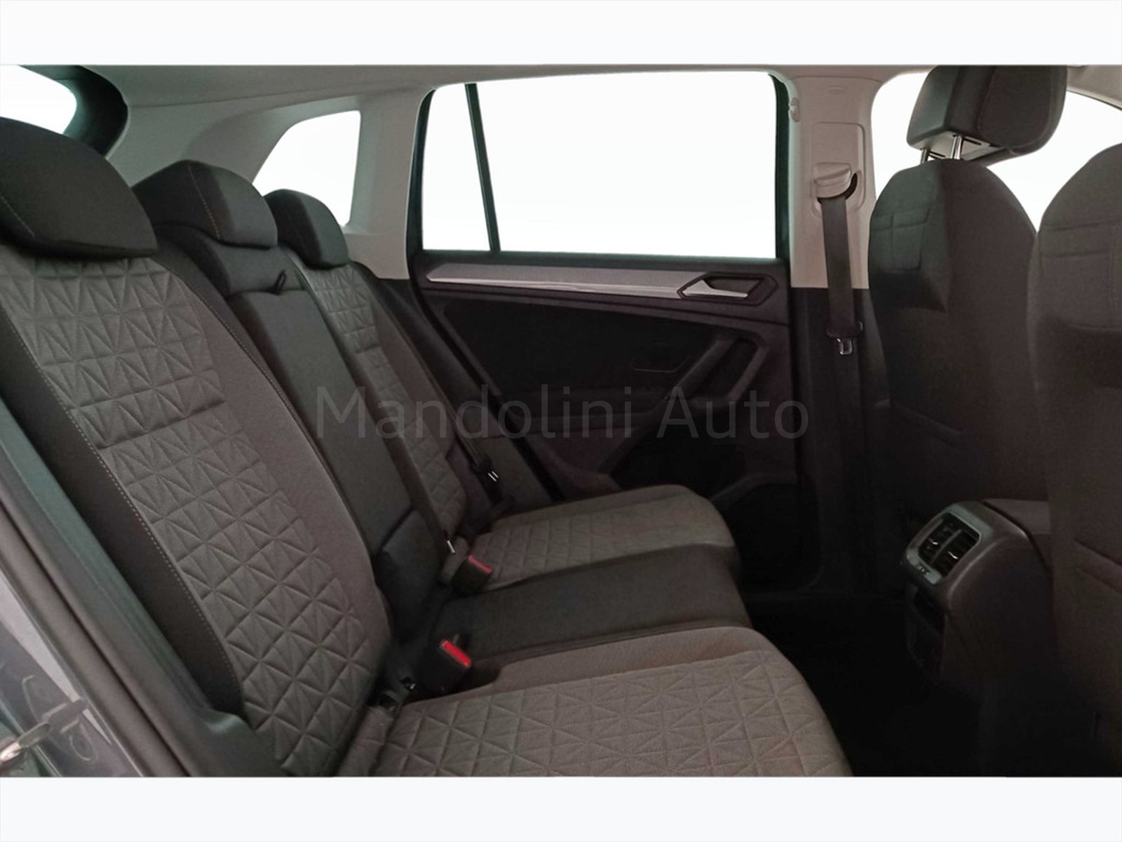 9 - Volkswagen Tiguan 2.0 tdi scr 150cv life dsg