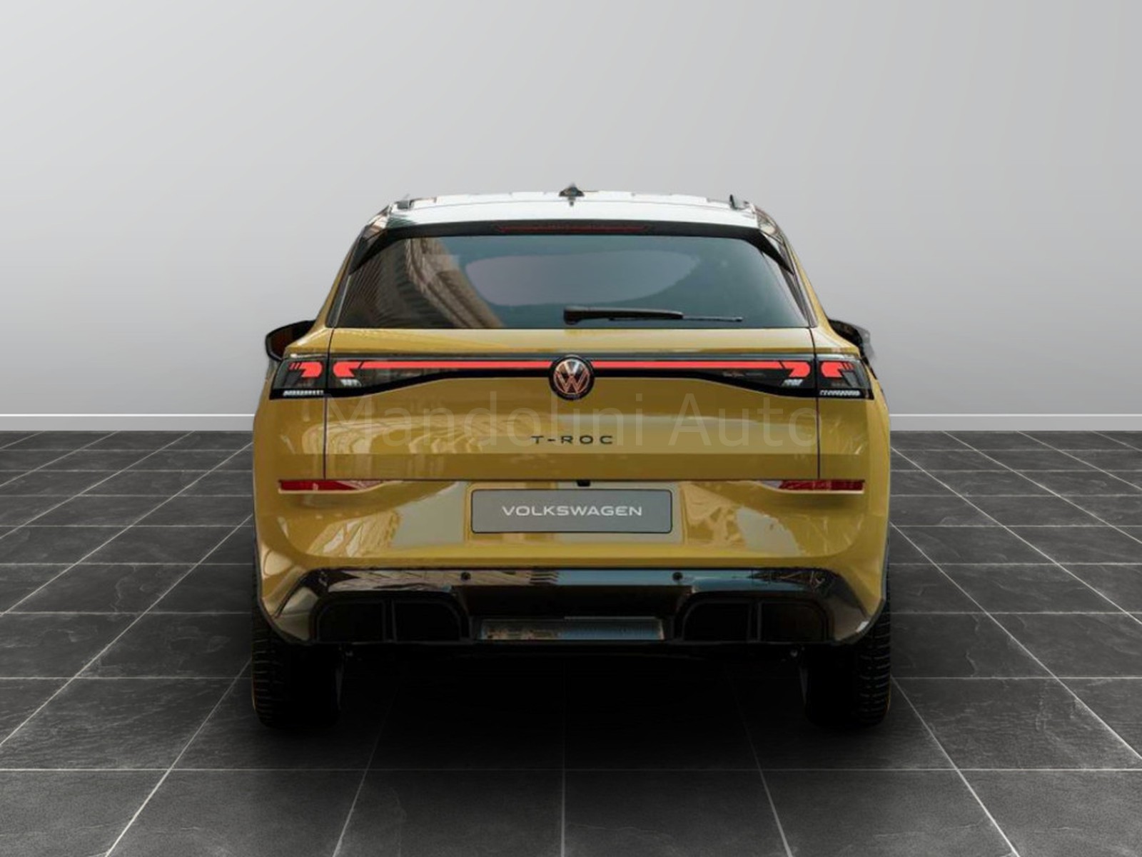 11 - Volkswagen T-Roc 1.5 etsi act 150cv r-line dsg