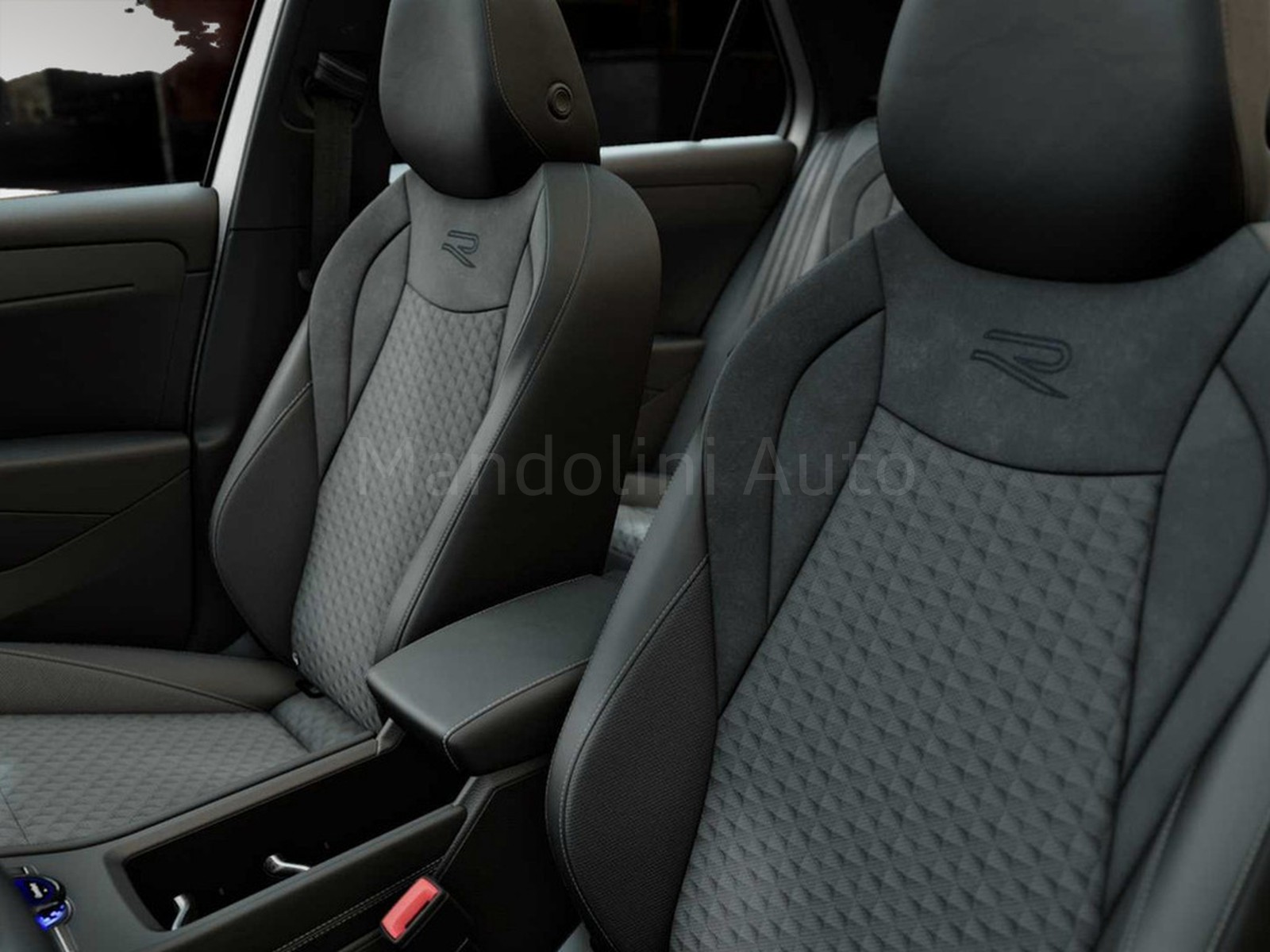 8 - Volkswagen T-Roc 1.5 etsi act 150cv r-line dsg