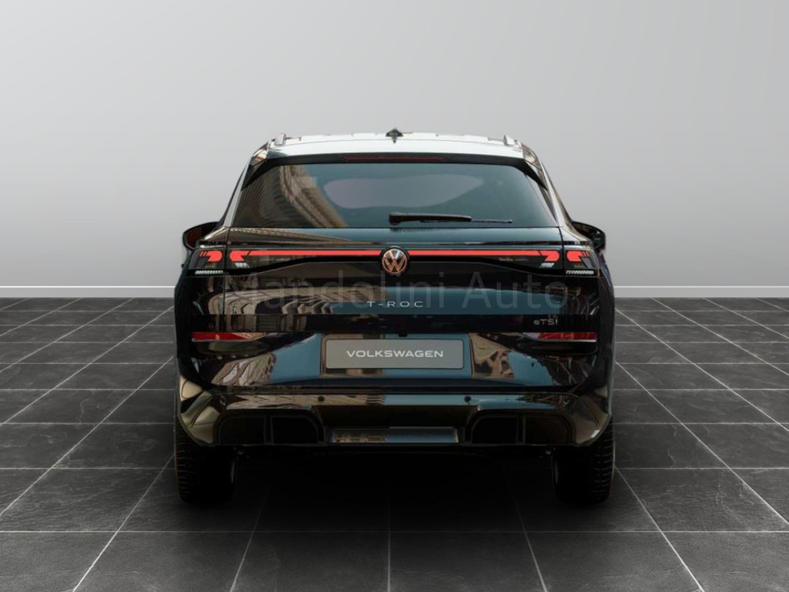 11 - Volkswagen T-Roc 1.5 etsi act 150cv r-line dsg