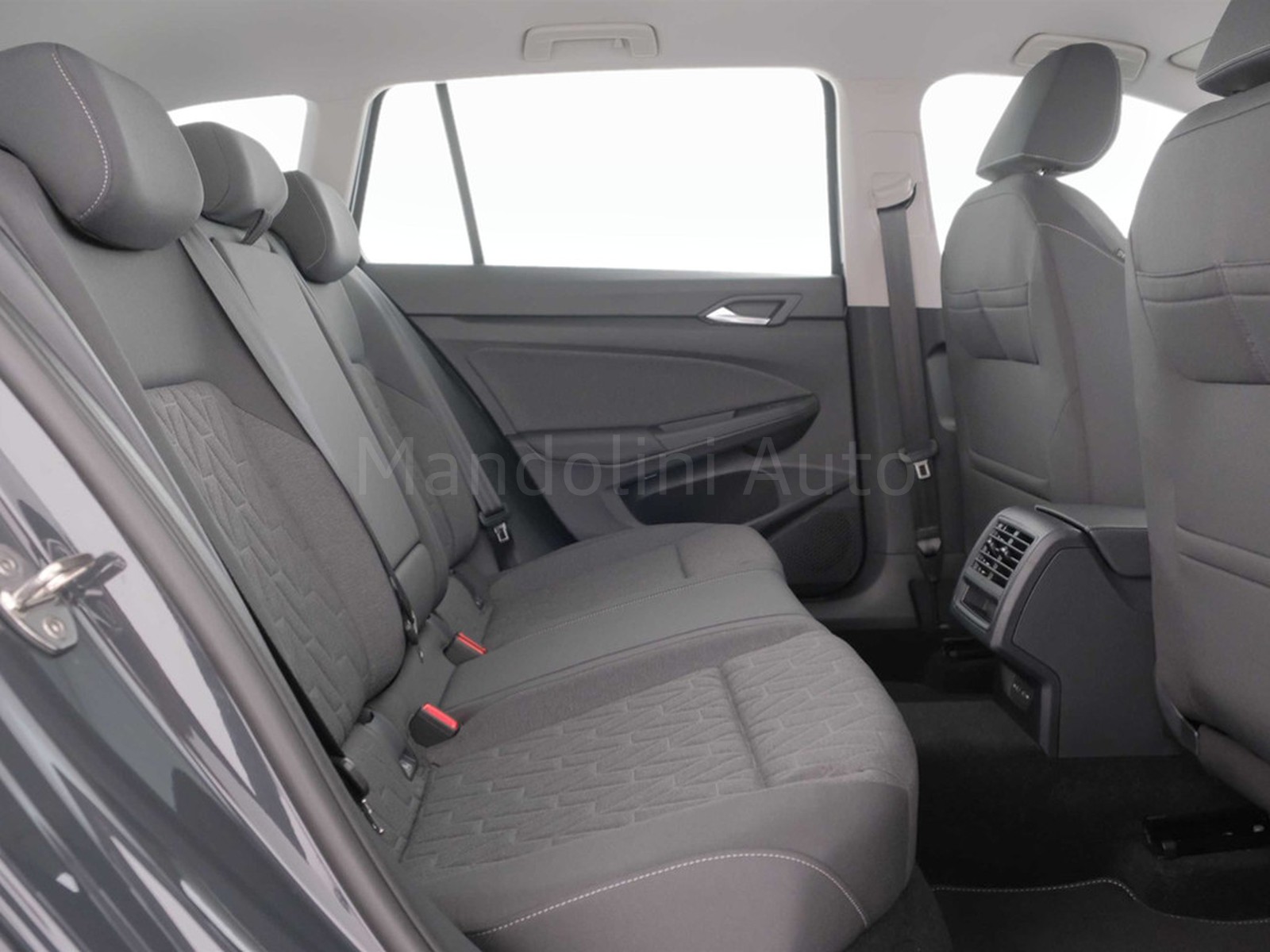 9 - Volkswagen Golf variant 2.0 tdi scr 150cv life dsg