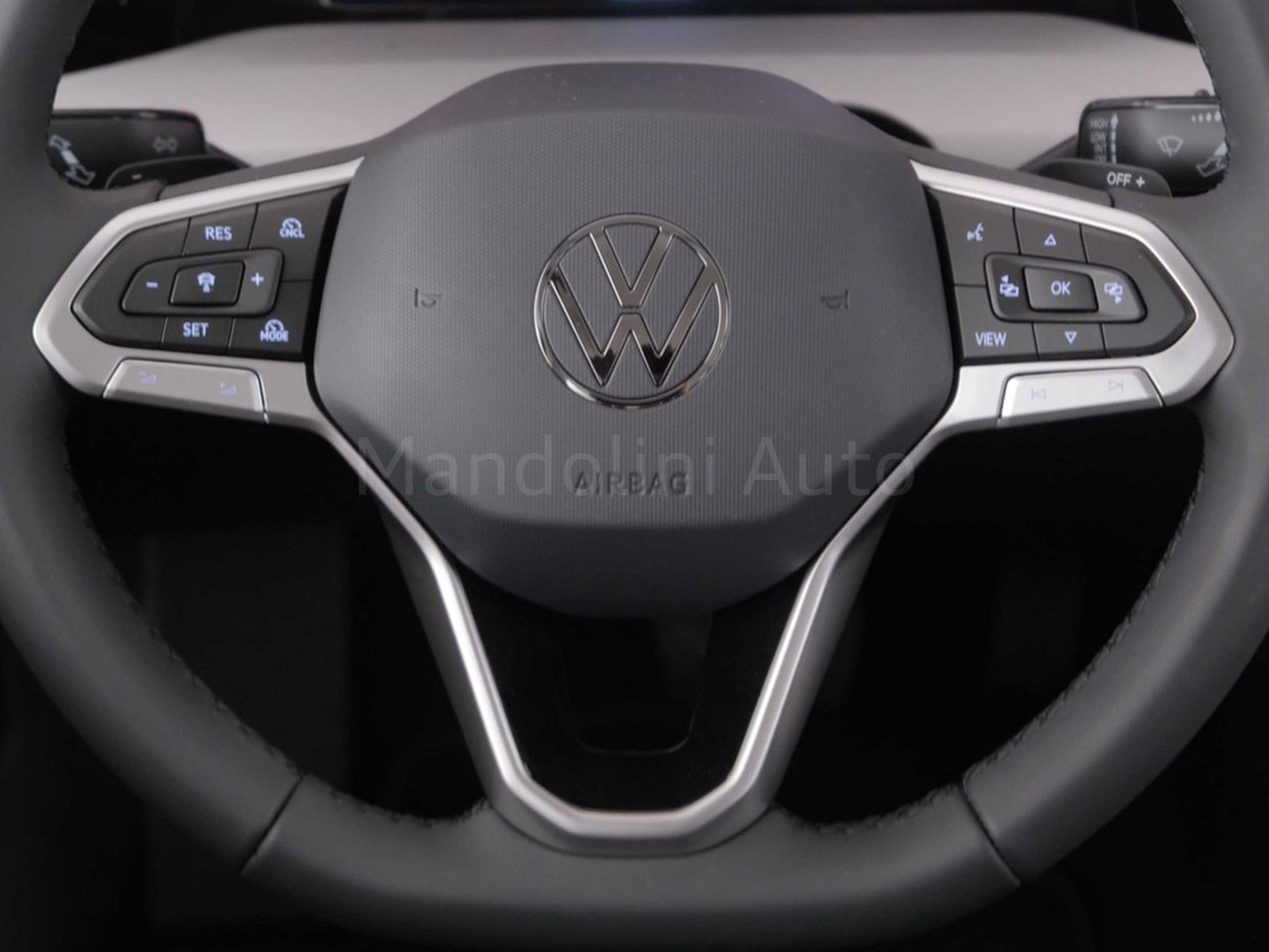 15 - Volkswagen Golf variant 2.0 tdi scr 150cv life dsg