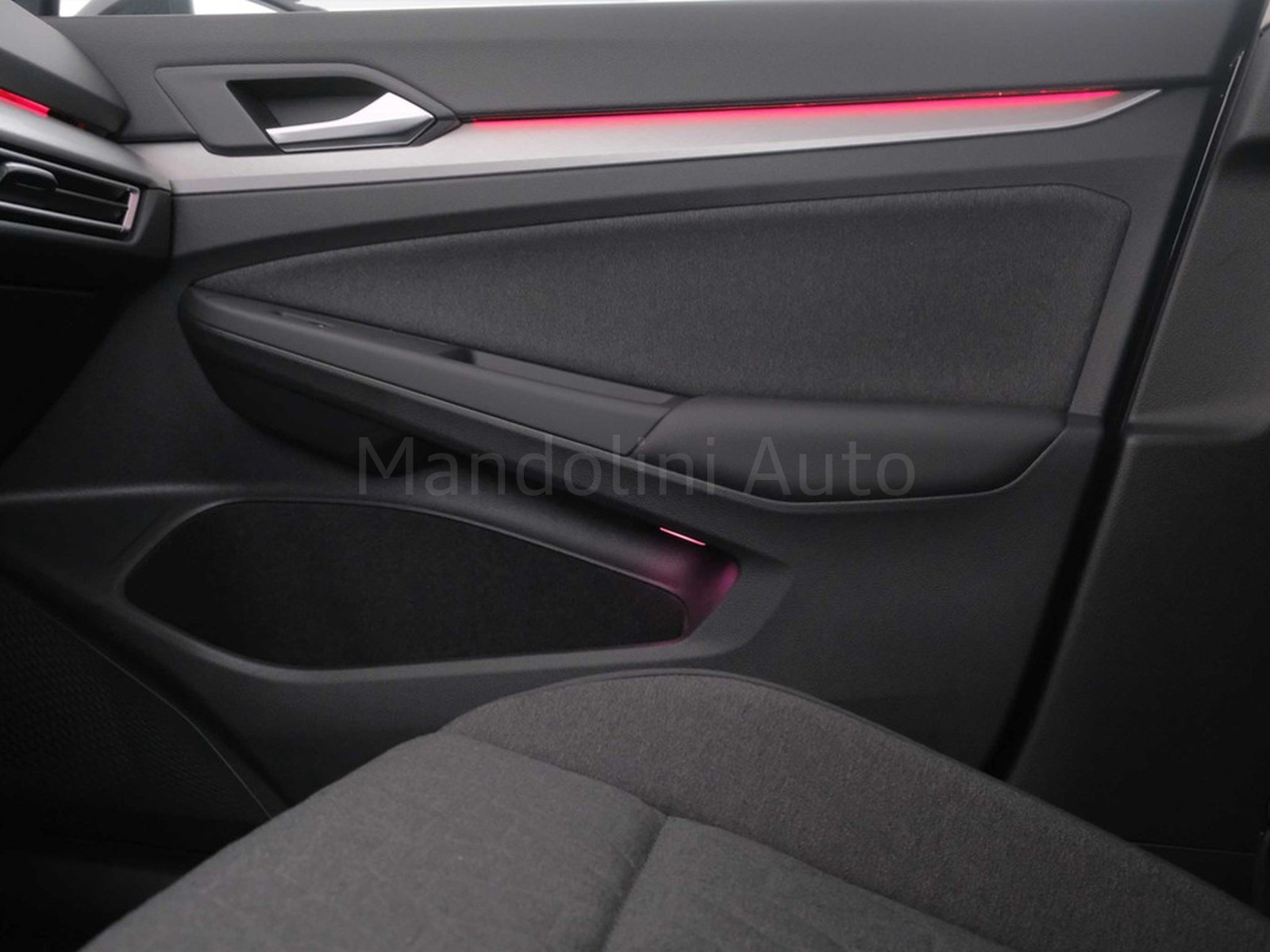 33 - Volkswagen Golf variant 2.0 tdi scr 150cv life dsg