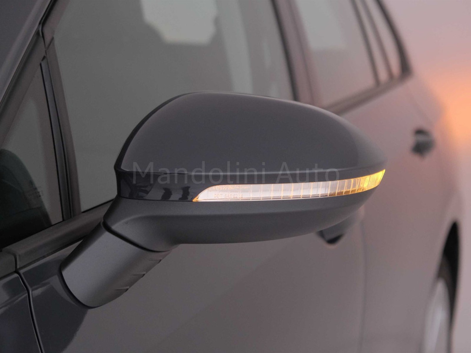 40 - Volkswagen Golf variant 2.0 tdi scr 150cv life dsg