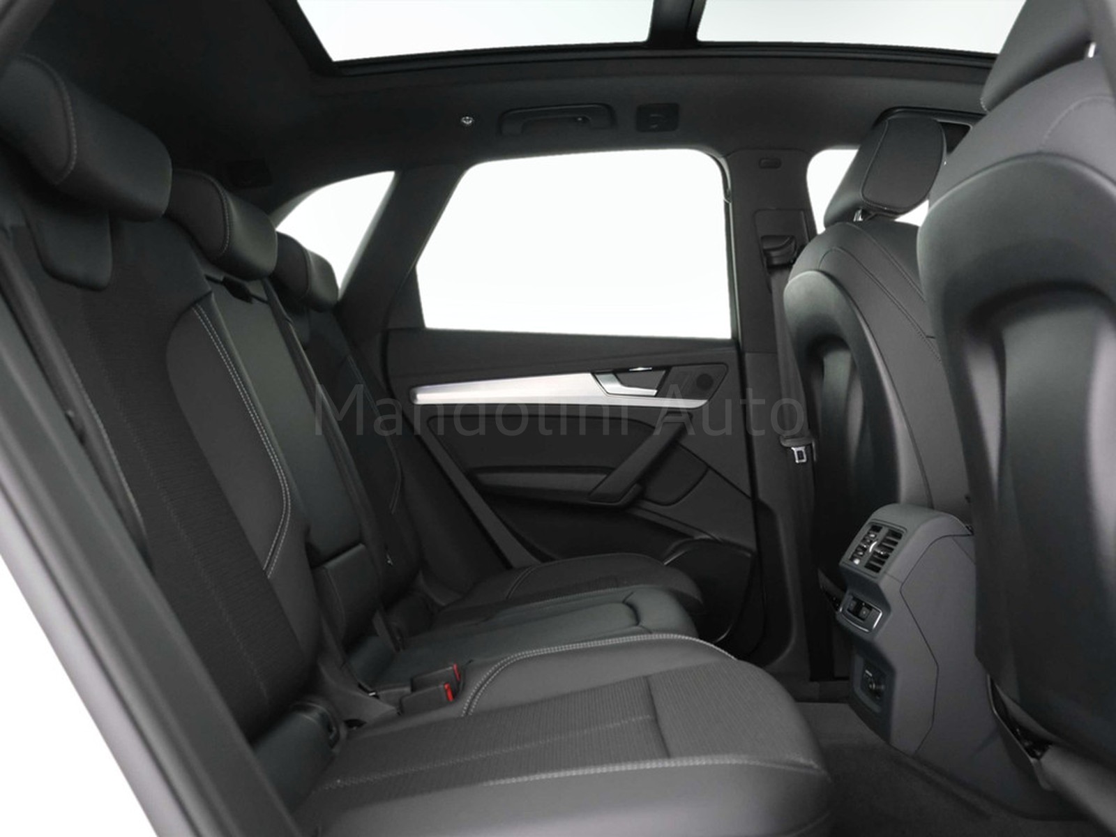 38 - Audi Q5 55 2.0 tfsi e s line plus quattro s tronic