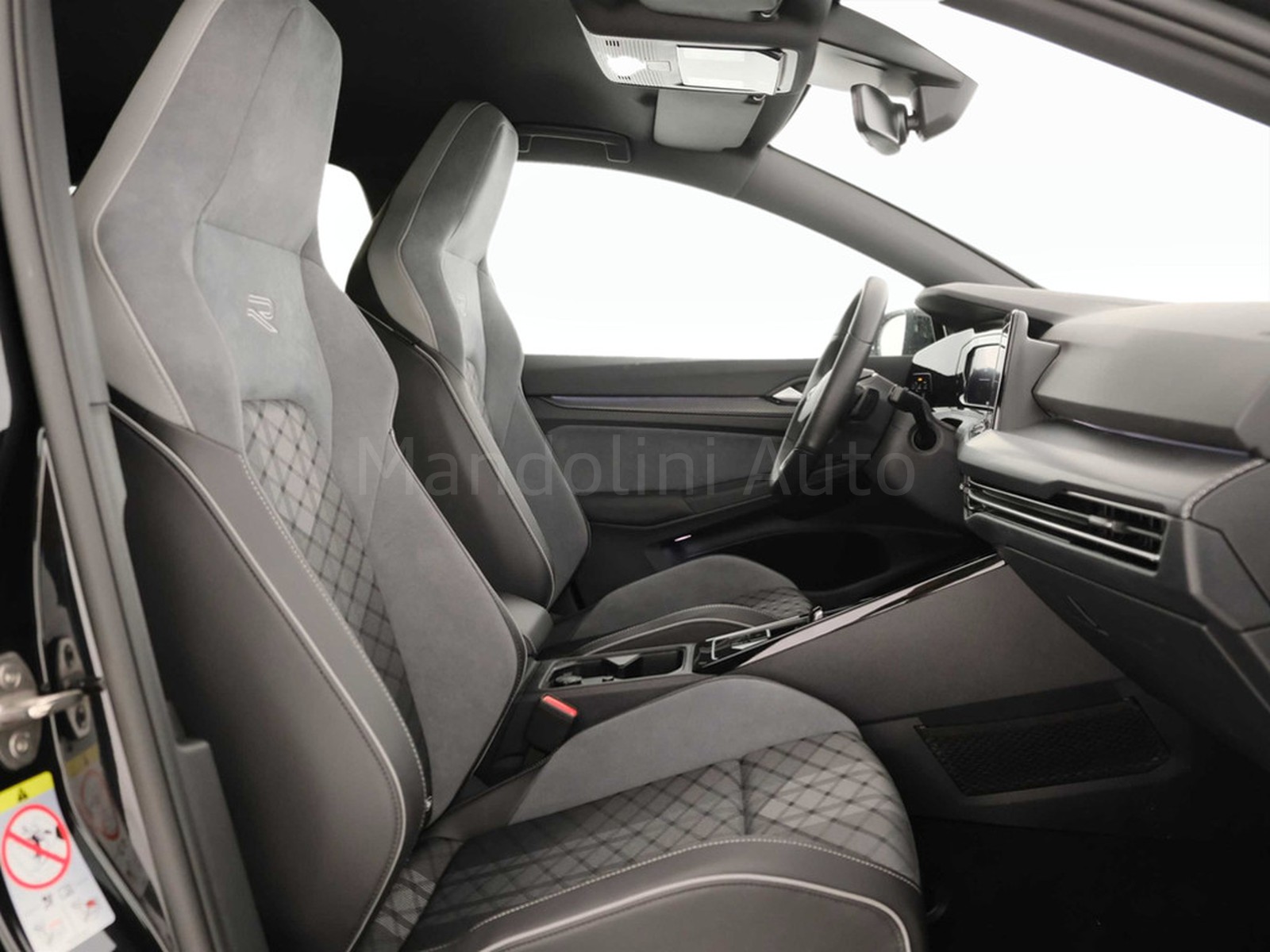 8 - Volkswagen Golf 2.0 tdi scr 150cv r-line dsg