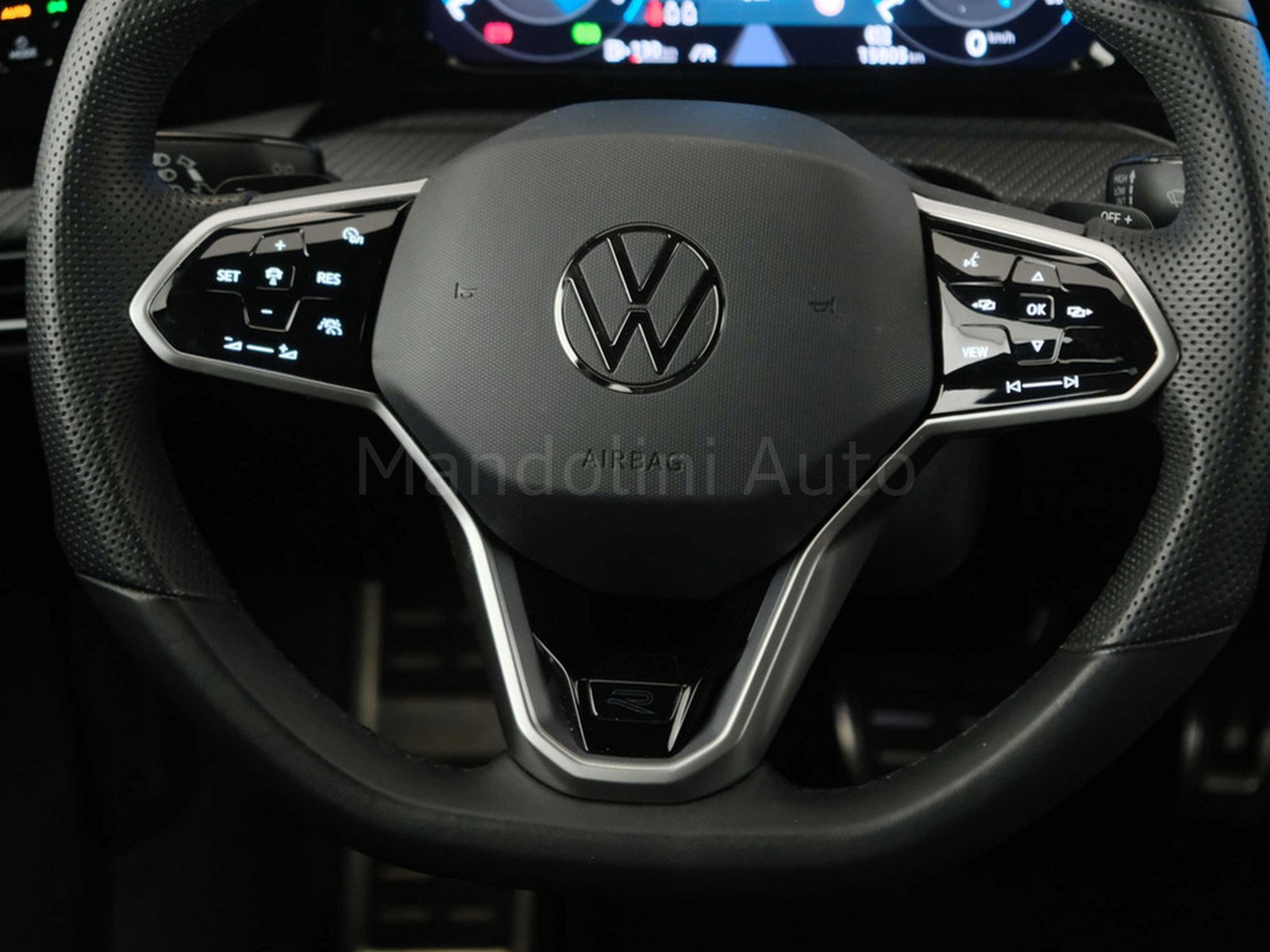 14 - Volkswagen Golf 2.0 tdi scr 150cv r-line dsg