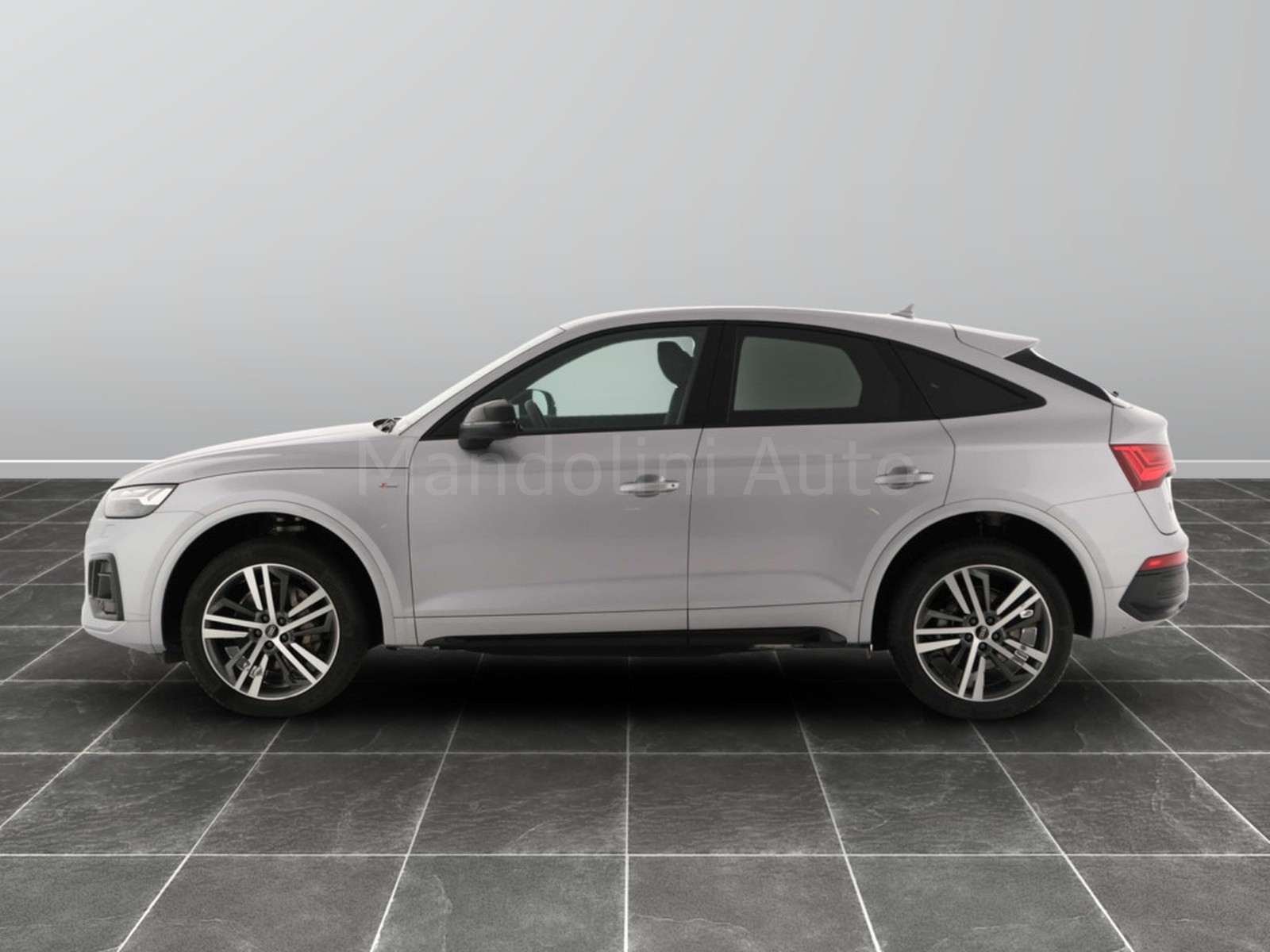 16 - Audi Q5 sportback 40 2.0 tdi mhev 12v s line quattro s tronic