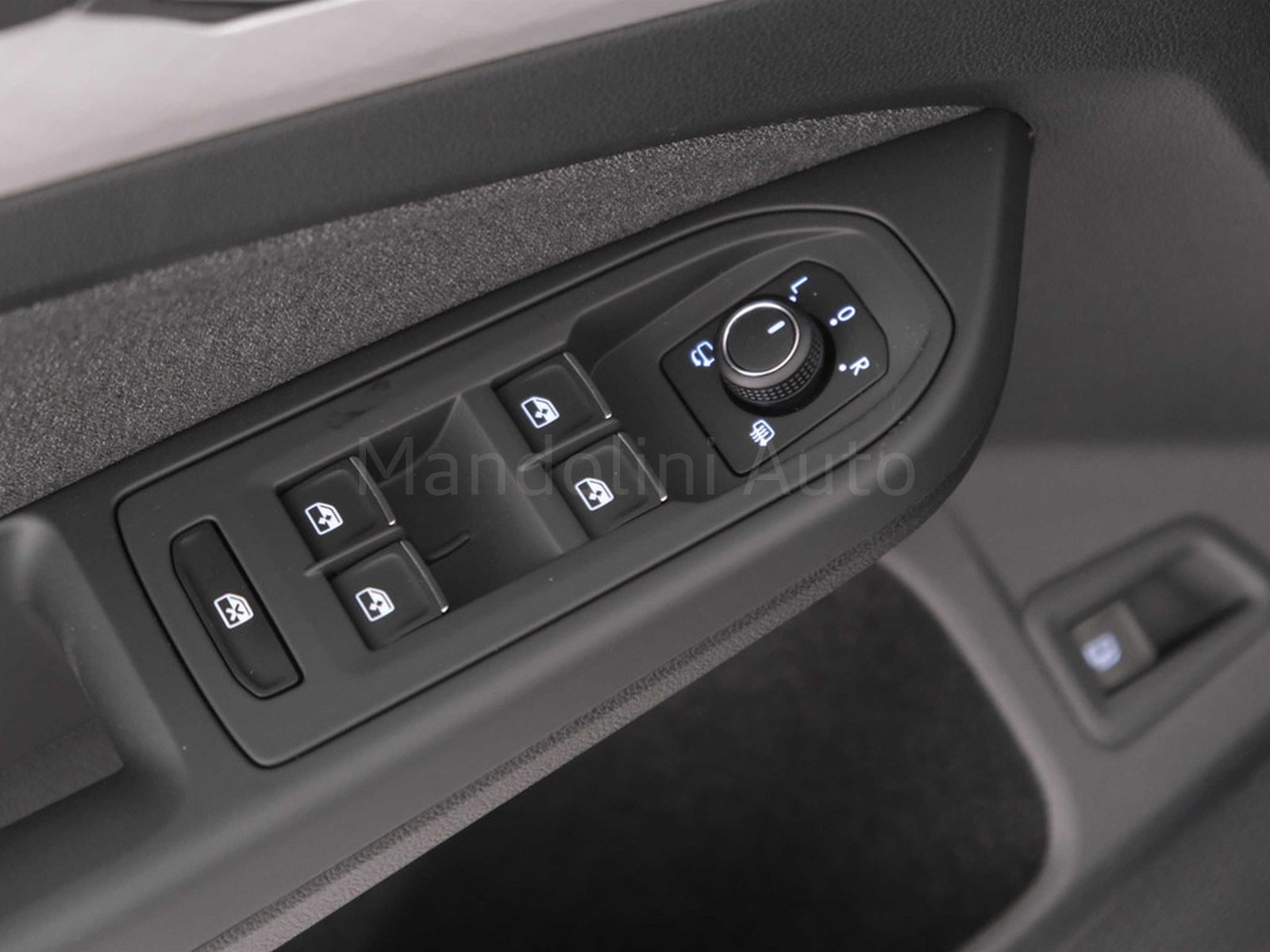 26 - Volkswagen Golf 1.5 tsi ehybrid 204cv edition plus dsg