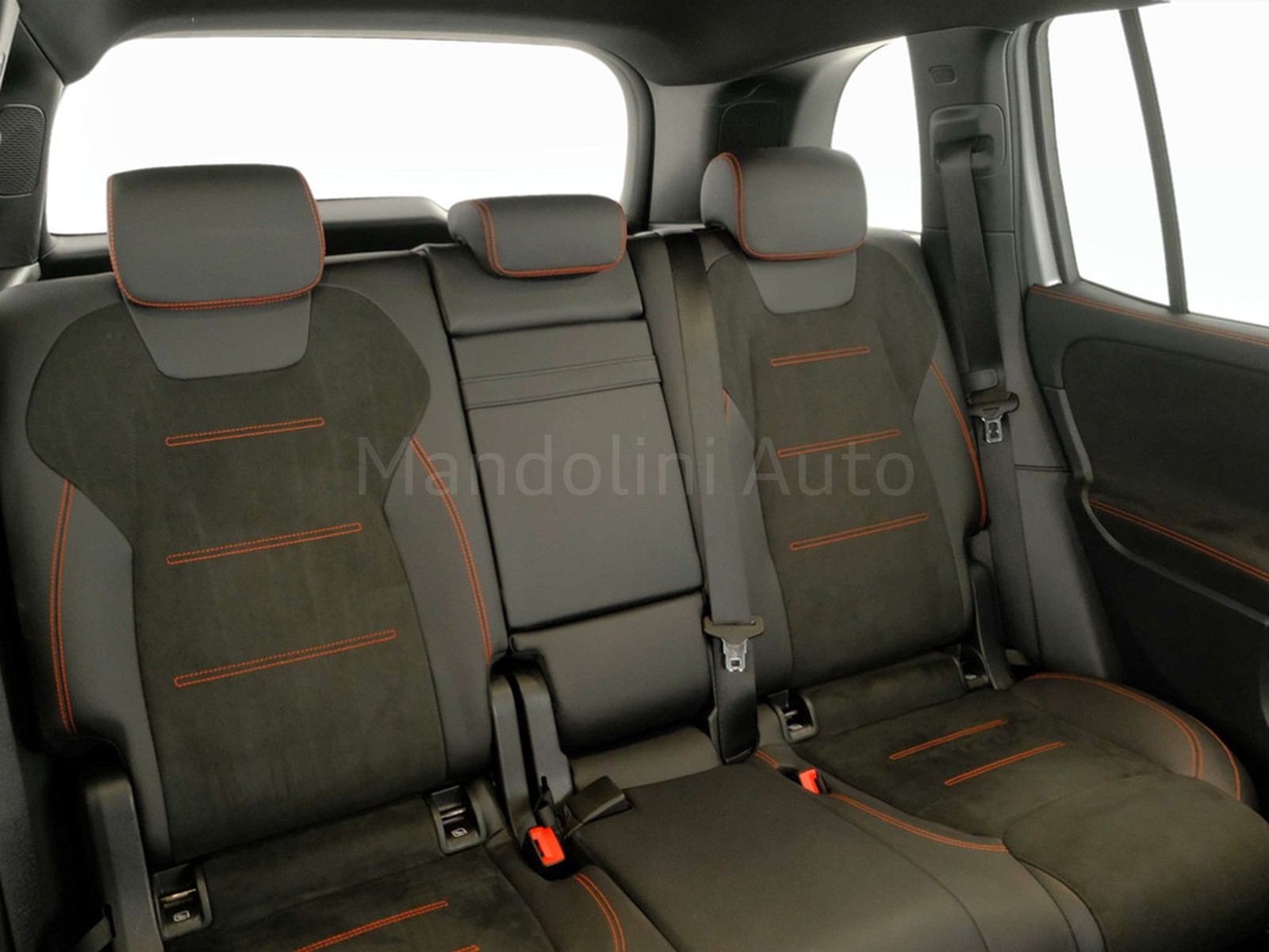 33 - Mercedes GLB 200 d premium 4matic 8g-dct