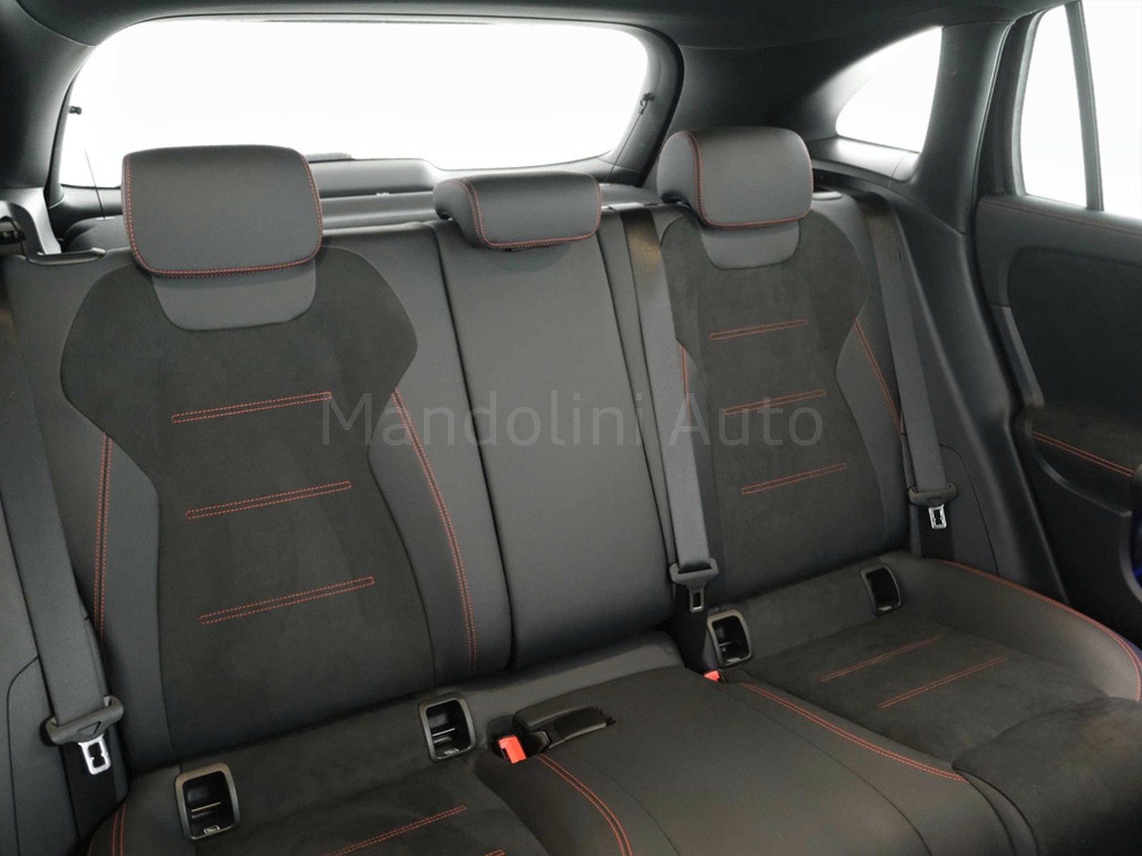 30 - Mercedes GLA 200 d amg line advanced plus 4matic 8g-dct