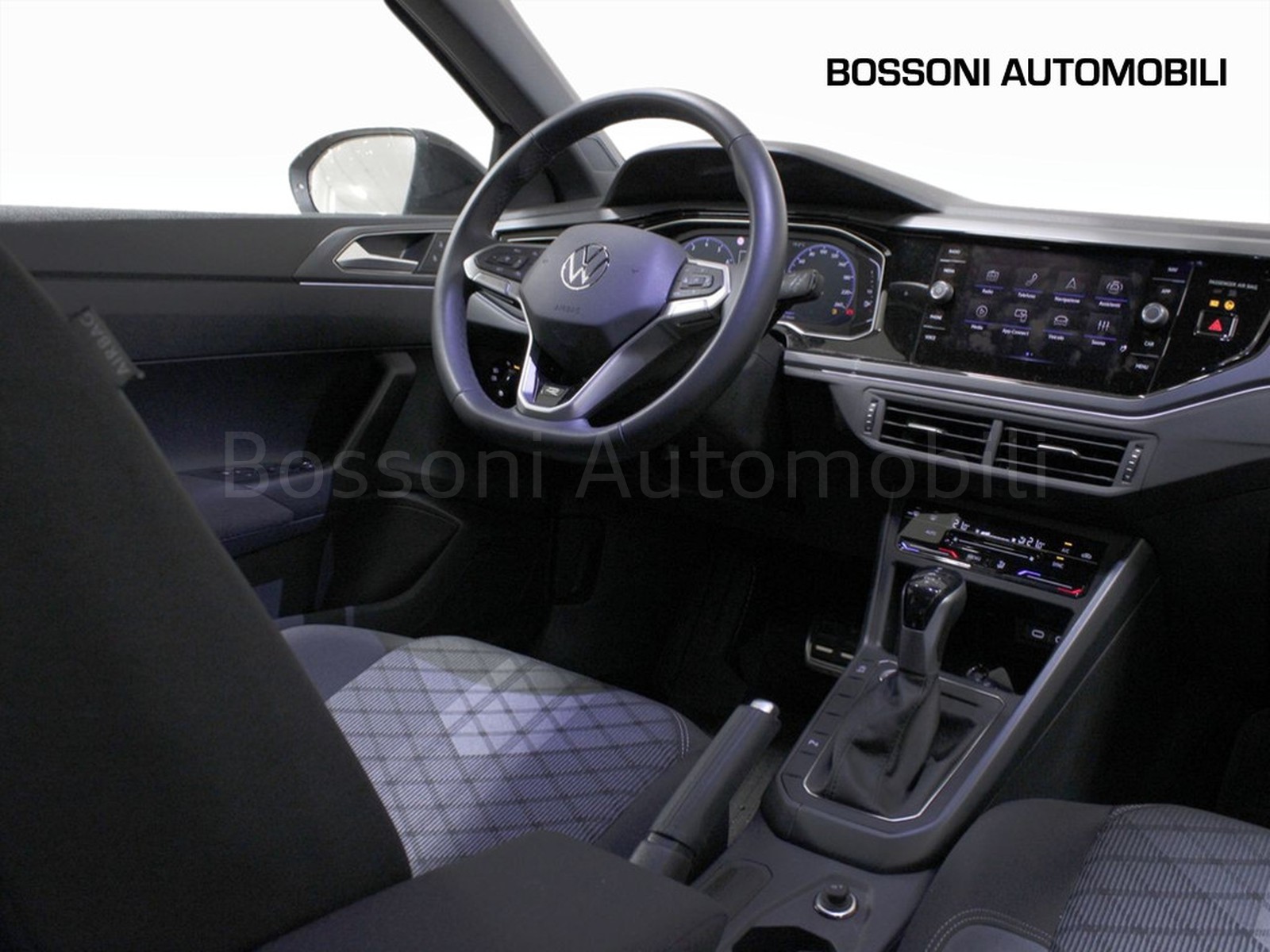 6 - Volkswagen Taigo 1.0 tsi 115cv r-line dsg