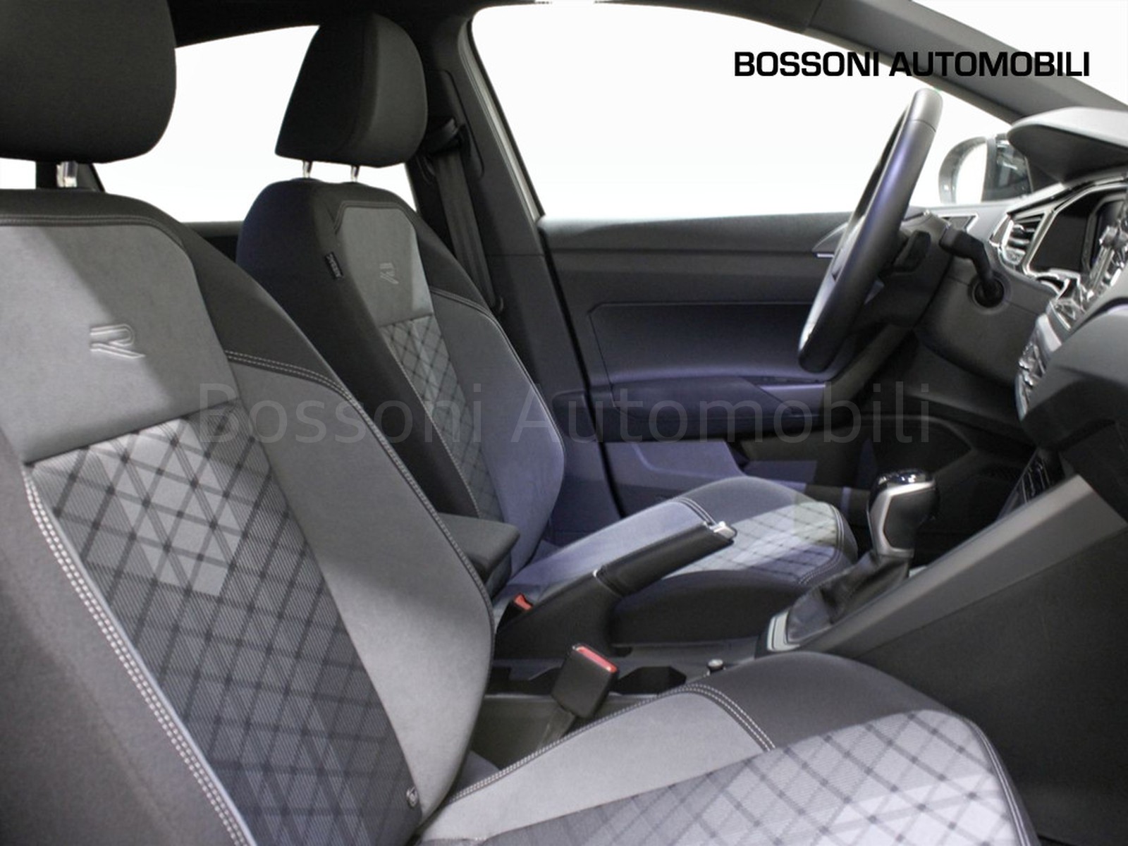 8 - Volkswagen Taigo 1.0 tsi 115cv r-line dsg
