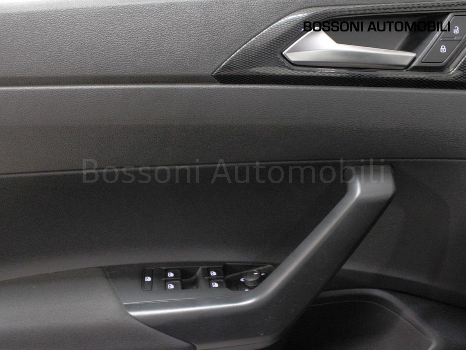 17 - Volkswagen Taigo 1.0 tsi 110cv life