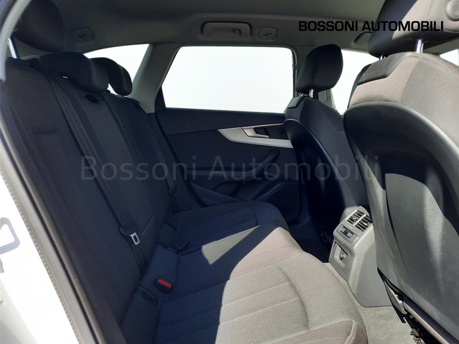 18 - Audi A4 avant 30 2.0 tdi mhev 136cv business advanced s tronic