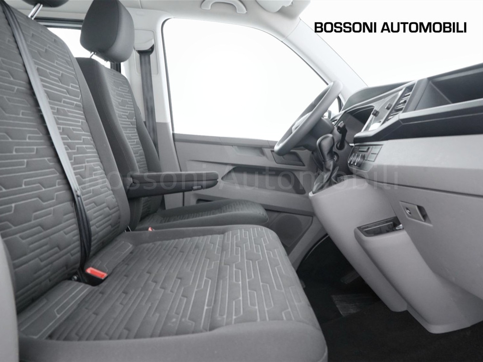 8 - Volkswagen VIC T6.1 Caravelle t6.1 2.0 tdi 150cv comfortline p.c. dsg7