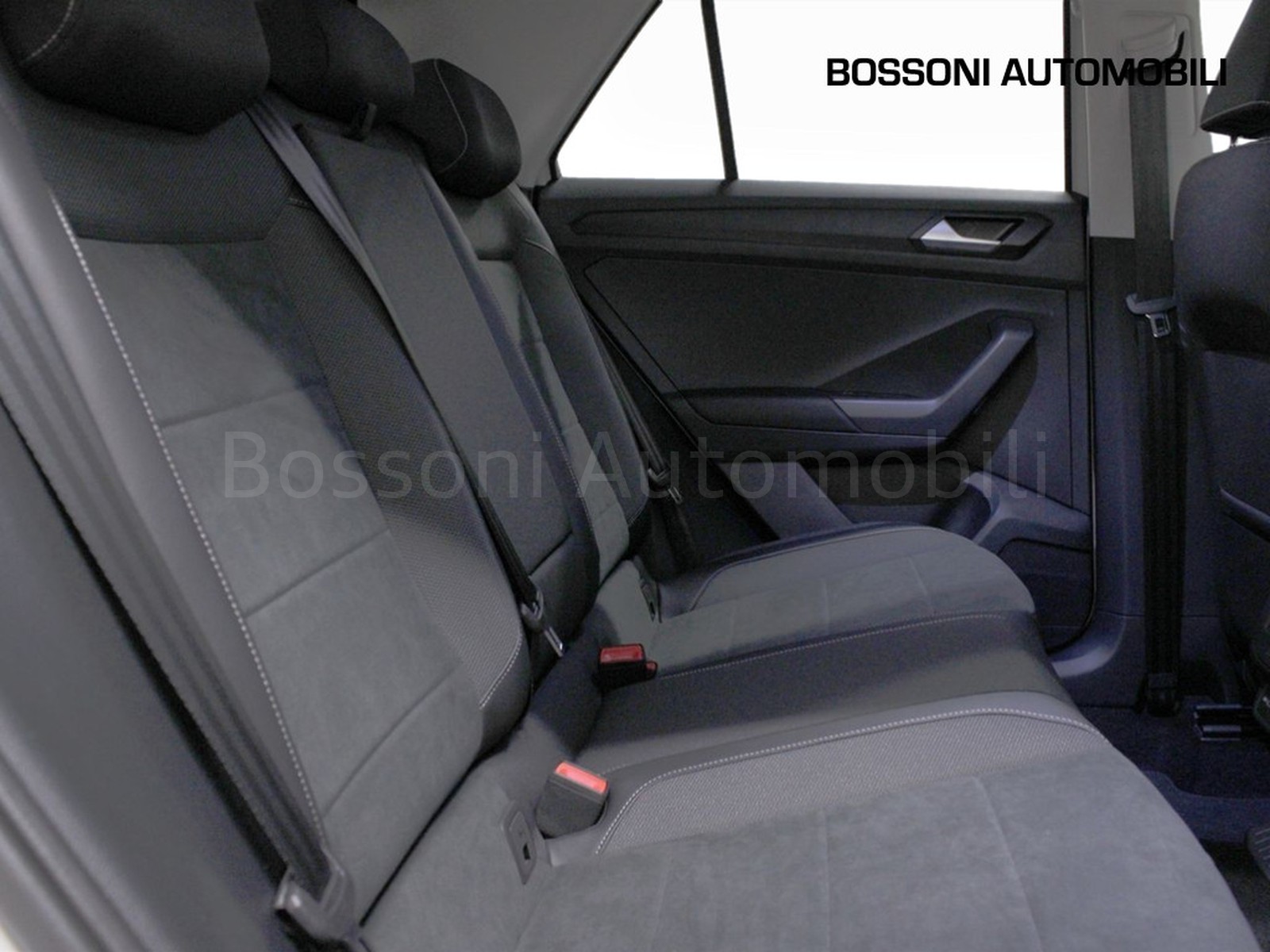 9 - Volkswagen T-Roc 1.0 tsi 115cv style