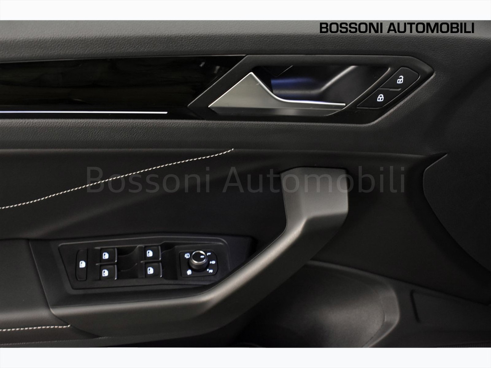 16 - Volkswagen T-Roc 1.0 tsi 115cv r line