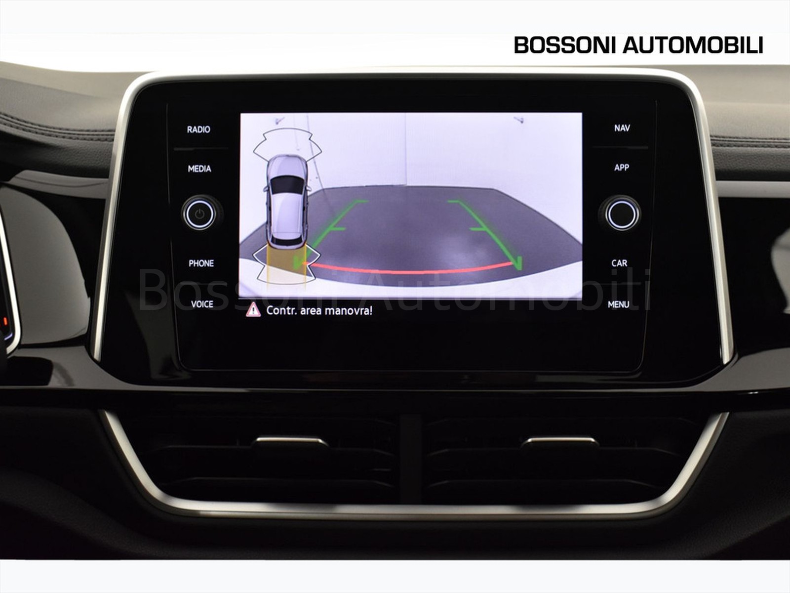 23 - Volkswagen T-Roc 1.0 tsi 115cv r line