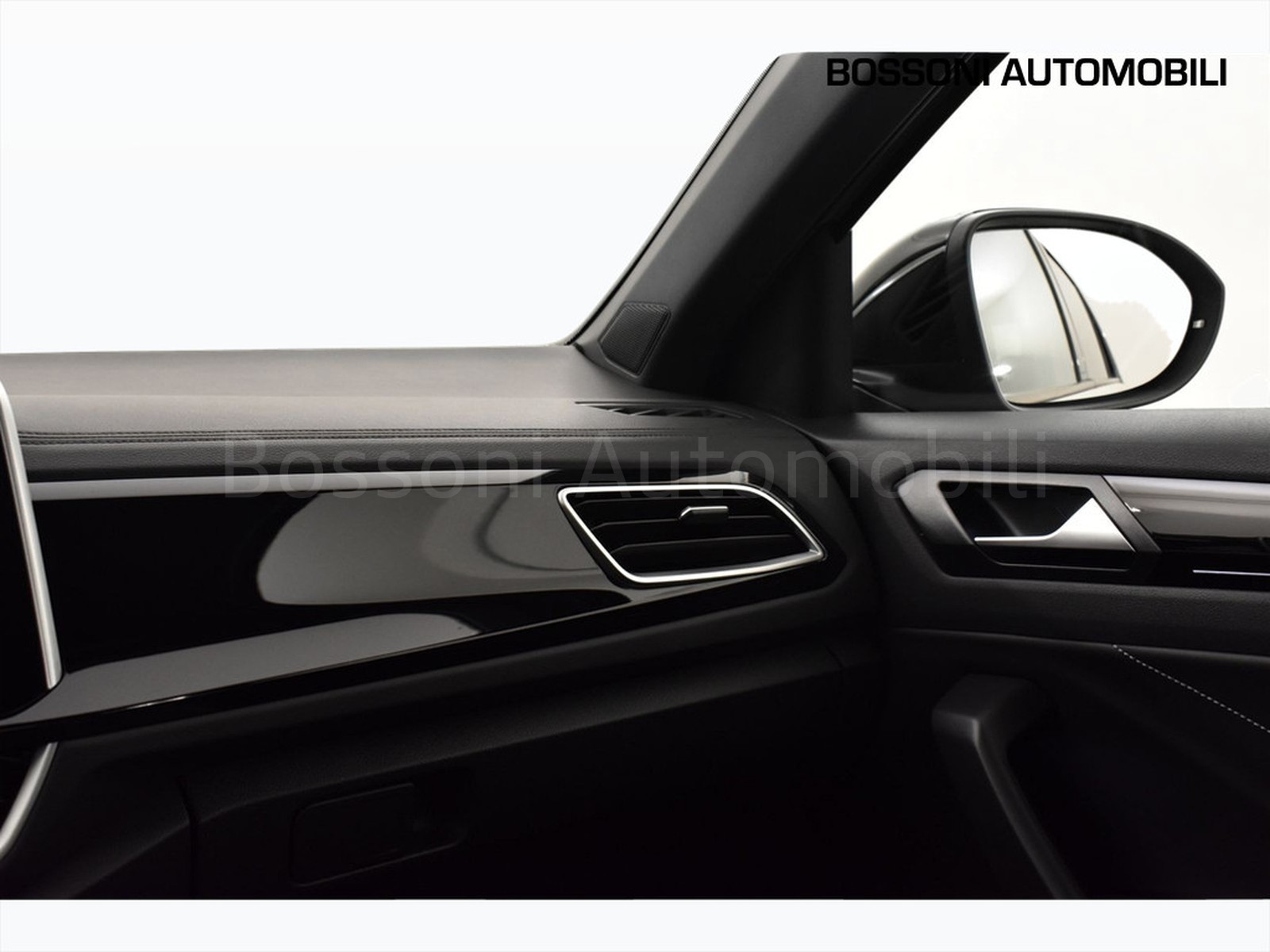 24 - Volkswagen T-Roc 1.0 tsi 115cv r line