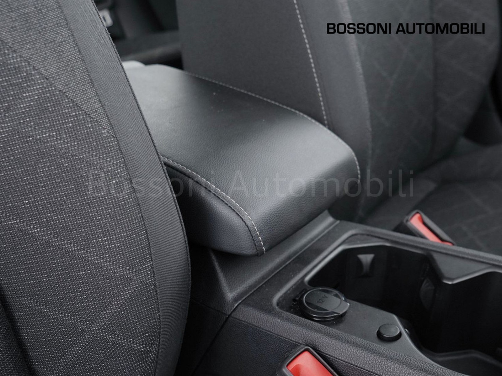 18 - Volkswagen Golf 2.0 tdi scr 115cv life dsg