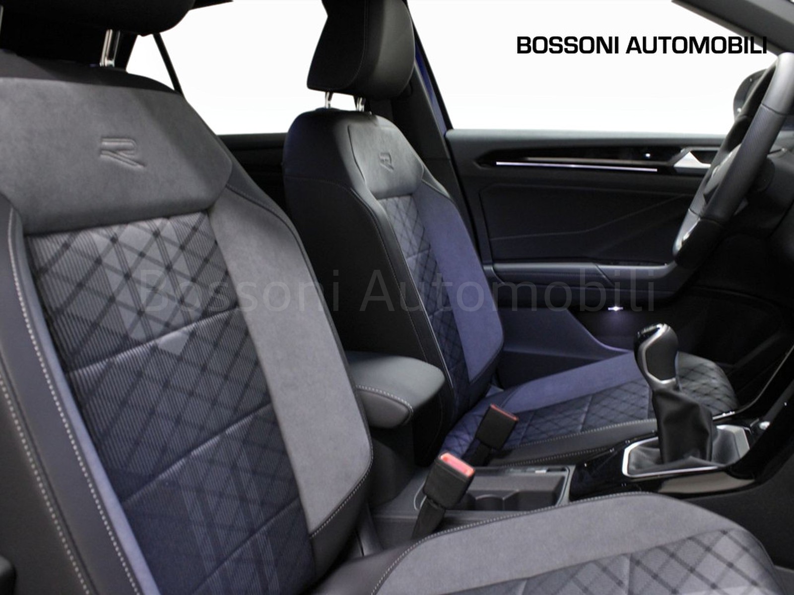 8 - Volkswagen T-Roc 1.0 tsi 115cv r-line plus