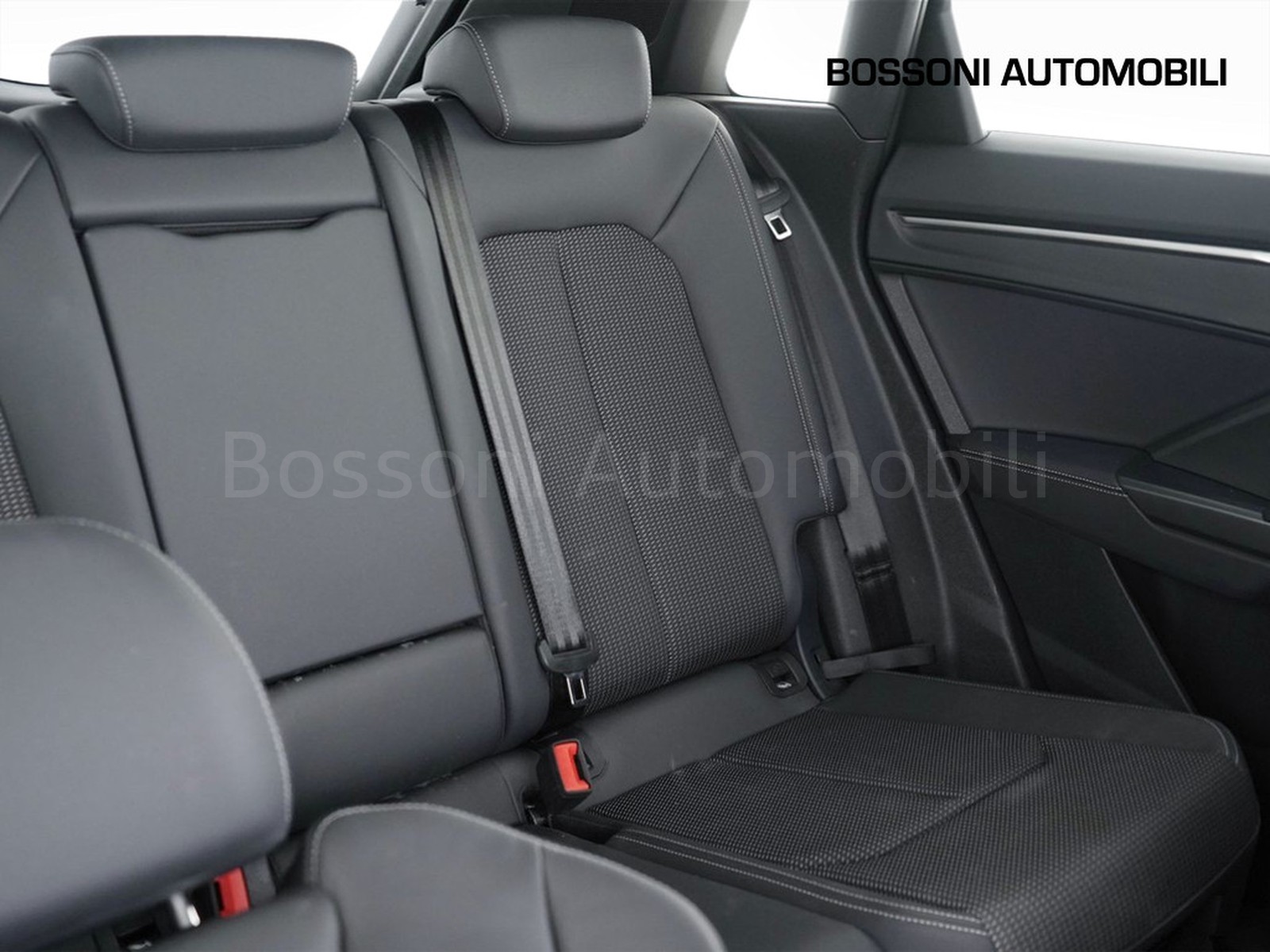 21 - Audi Q3 35 2.0 tdi s line edition s tronic