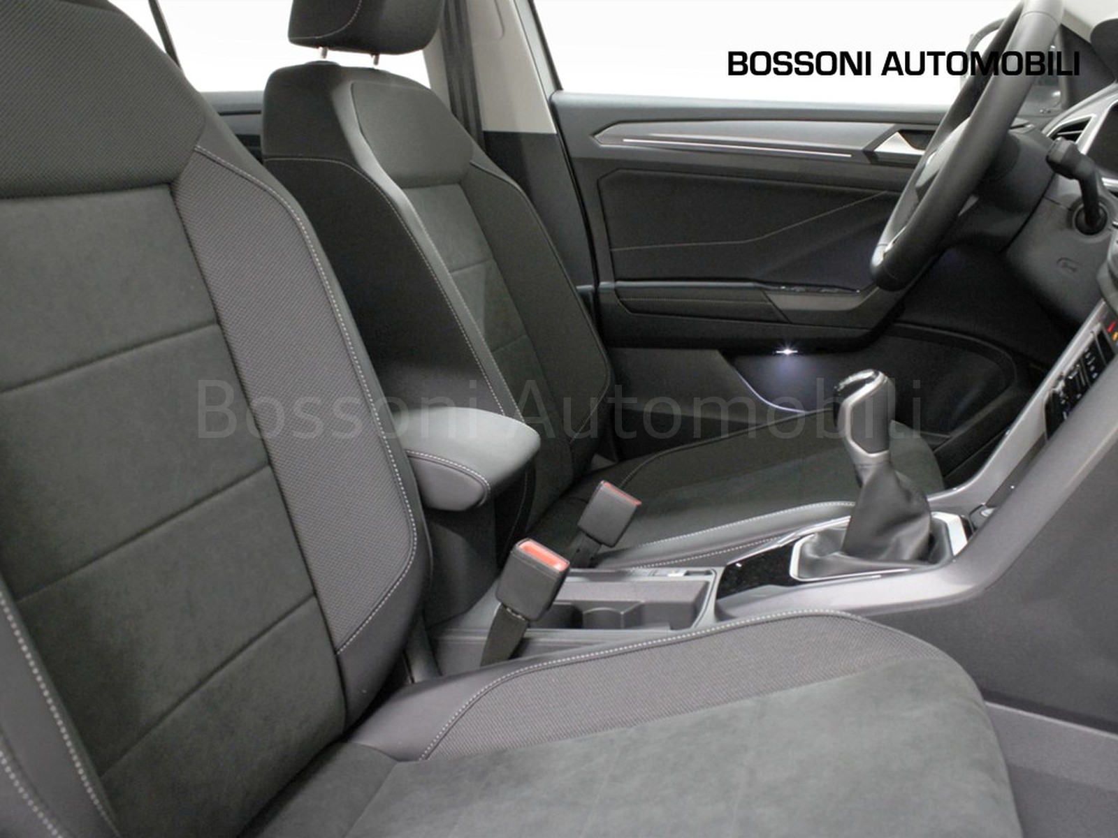 8 - Volkswagen T-Roc 1.5 tsi act style