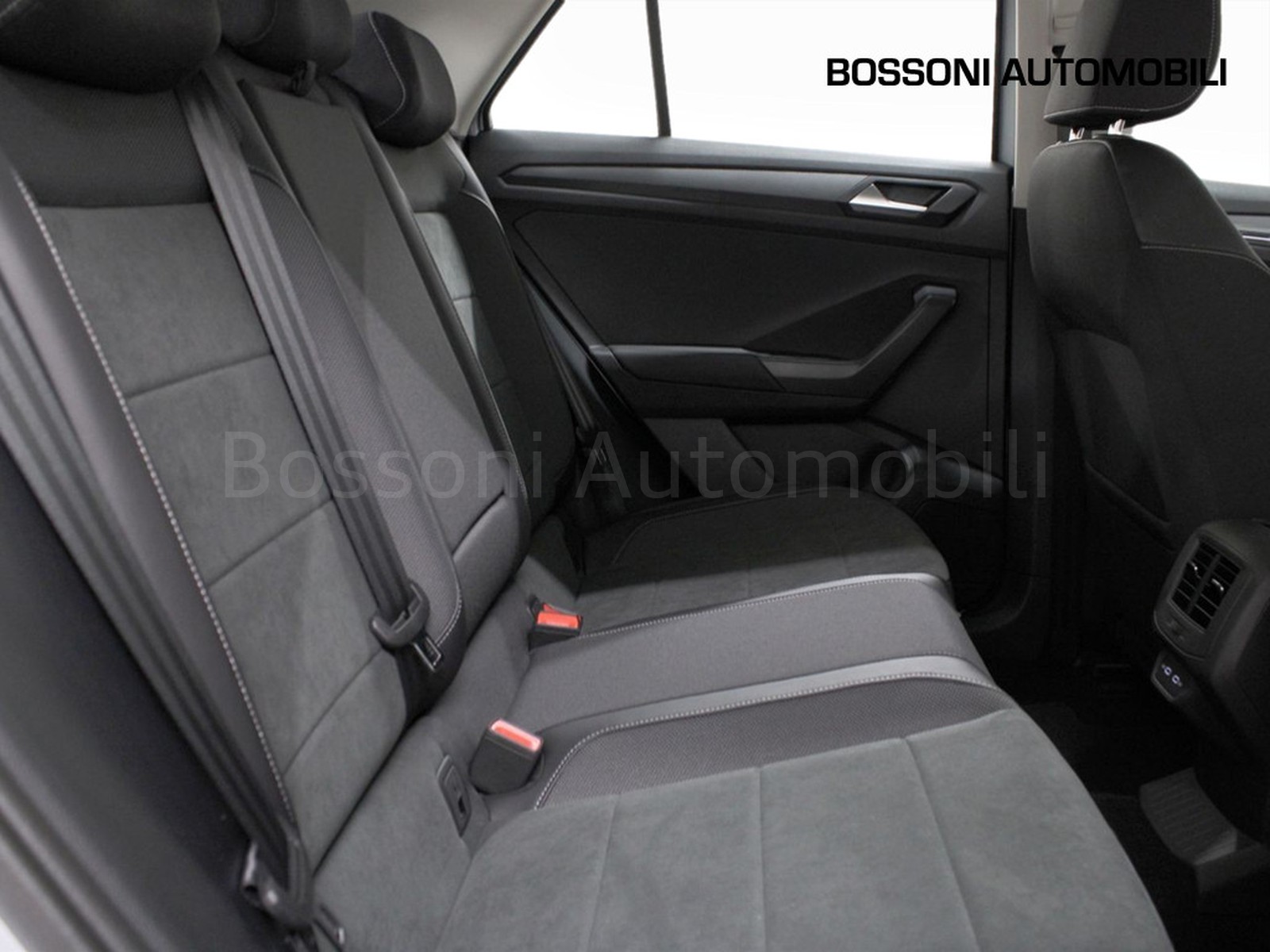 9 - Volkswagen T-Roc 1.5 tsi act style