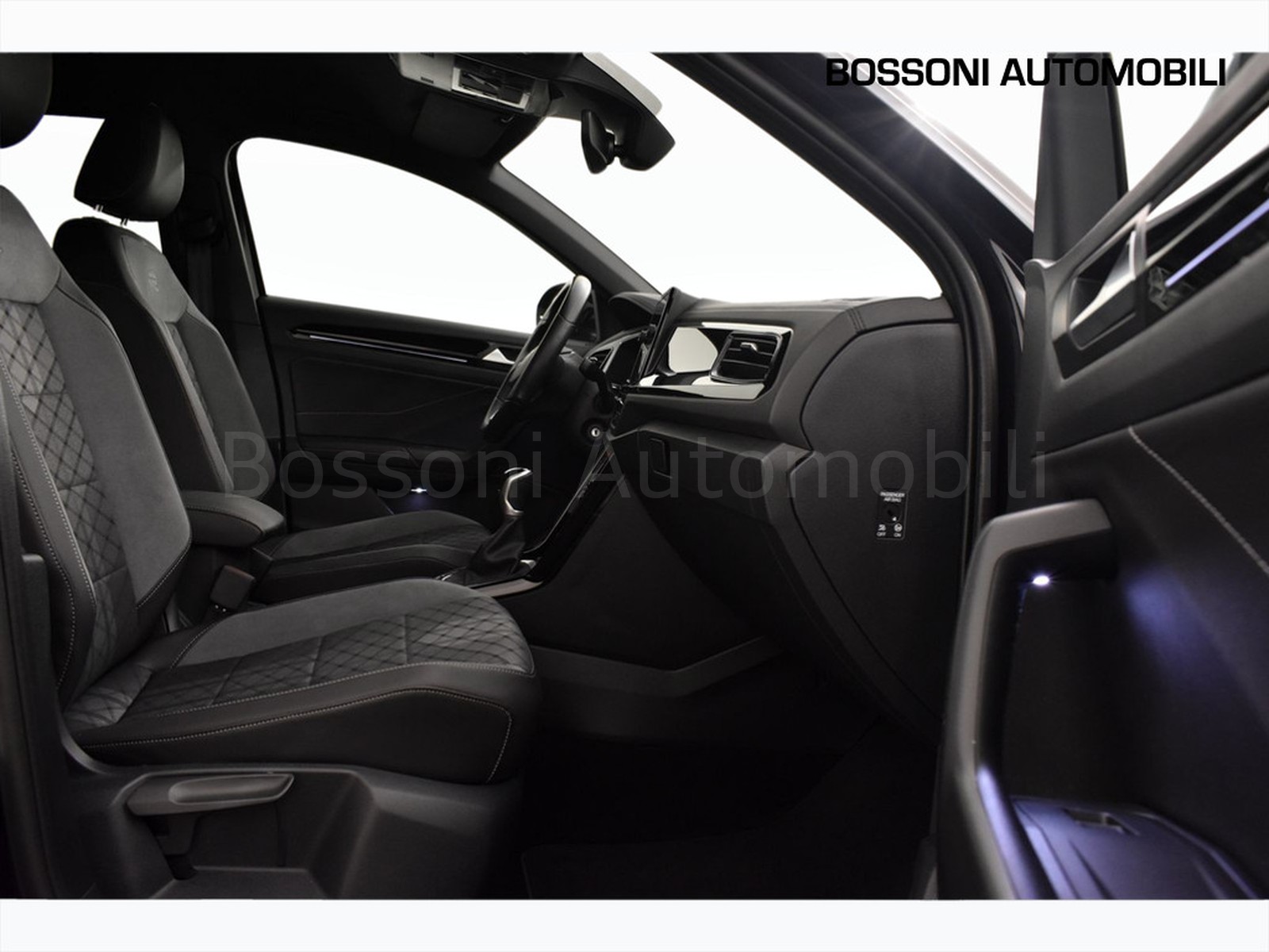 8 - Volkswagen T-Roc 2.0 tdi scr 115cv r line