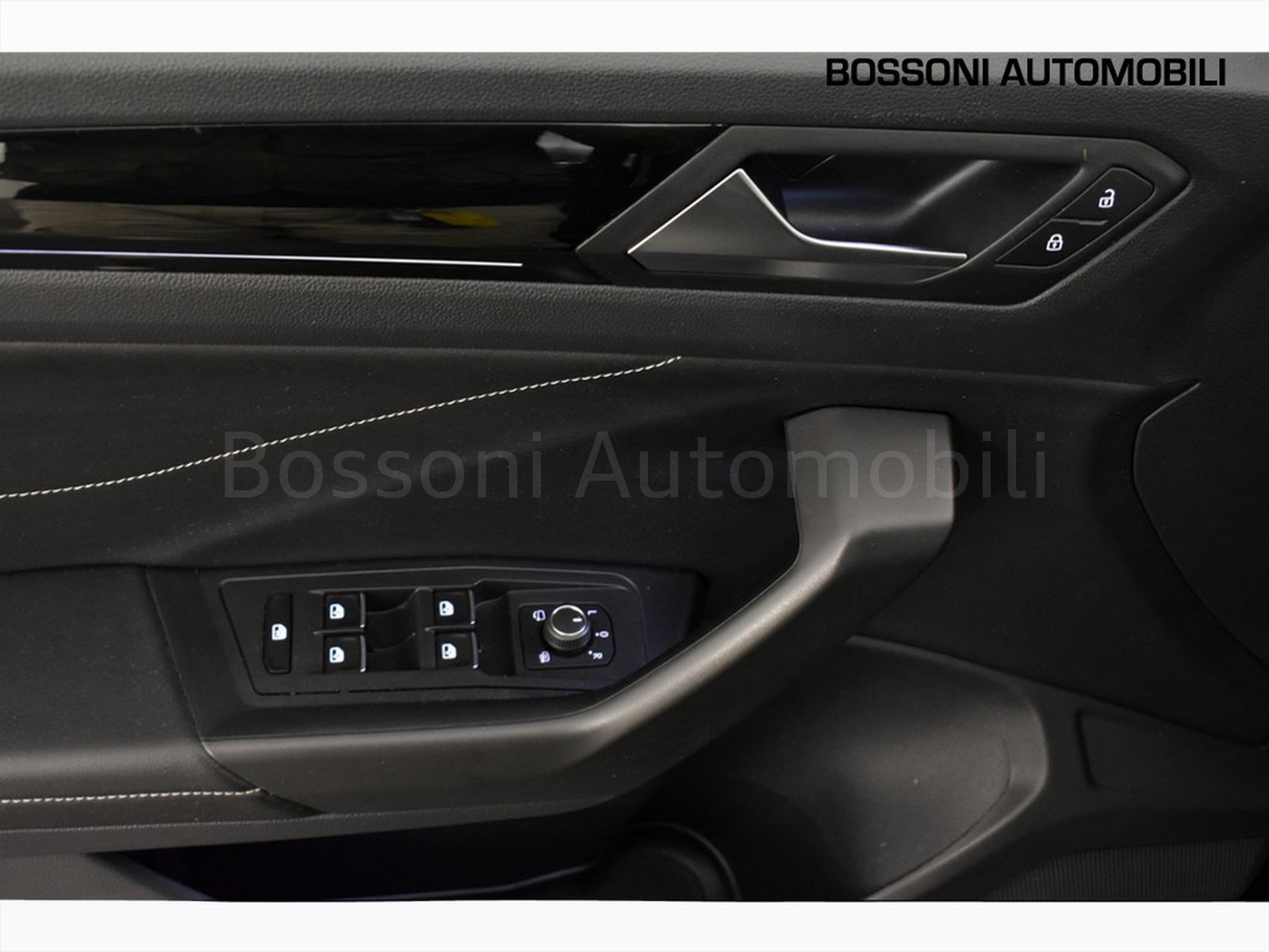 16 - Volkswagen T-Roc 2.0 tdi scr 115cv r line