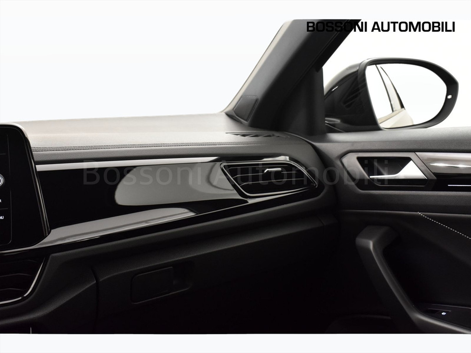 24 - Volkswagen T-Roc 2.0 tdi scr 115cv r line