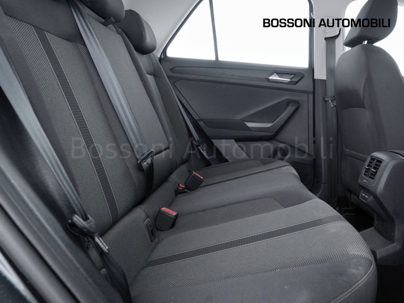 9 - Volkswagen T-Roc 2.0 tdi scr 115cv life