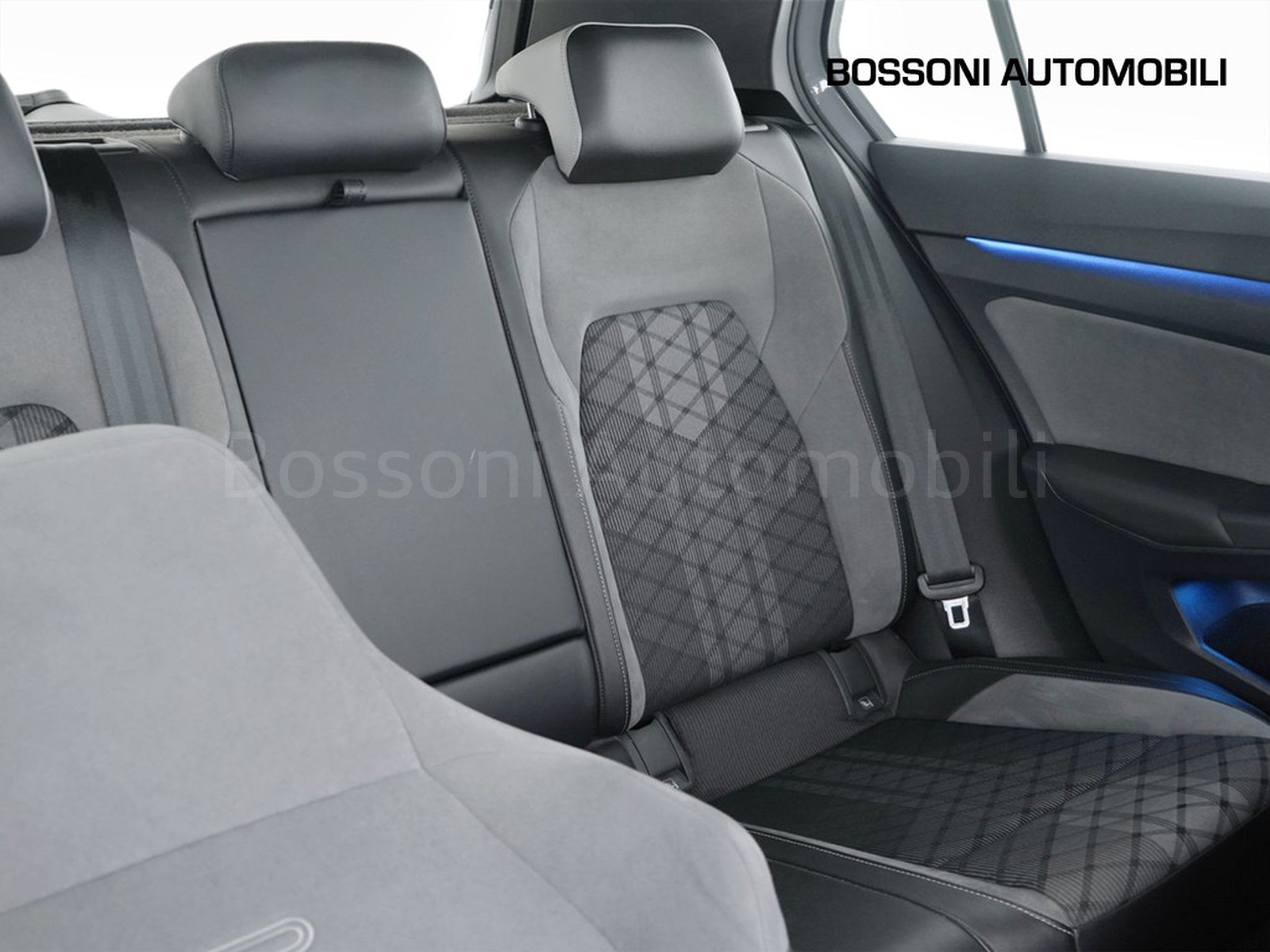 21 - Volkswagen Golf 1.5 tsi evo act 150cv r-line