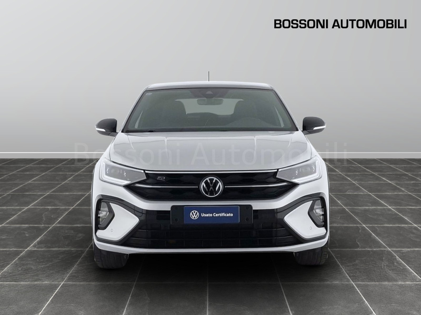 2 - Volkswagen Taigo 1.0 tsi 110cv r-line