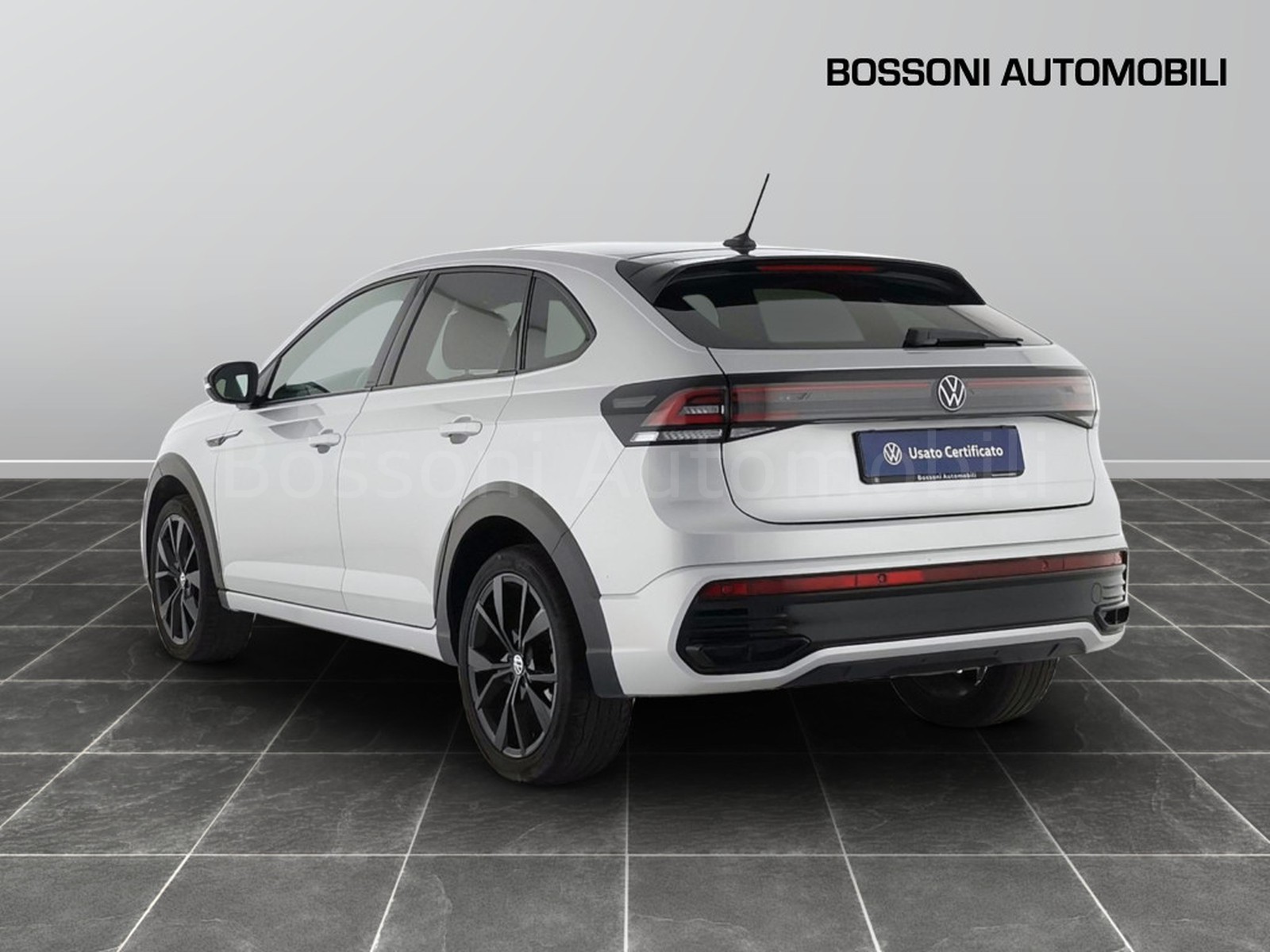 4 - Volkswagen Taigo 1.0 tsi 110cv r-line