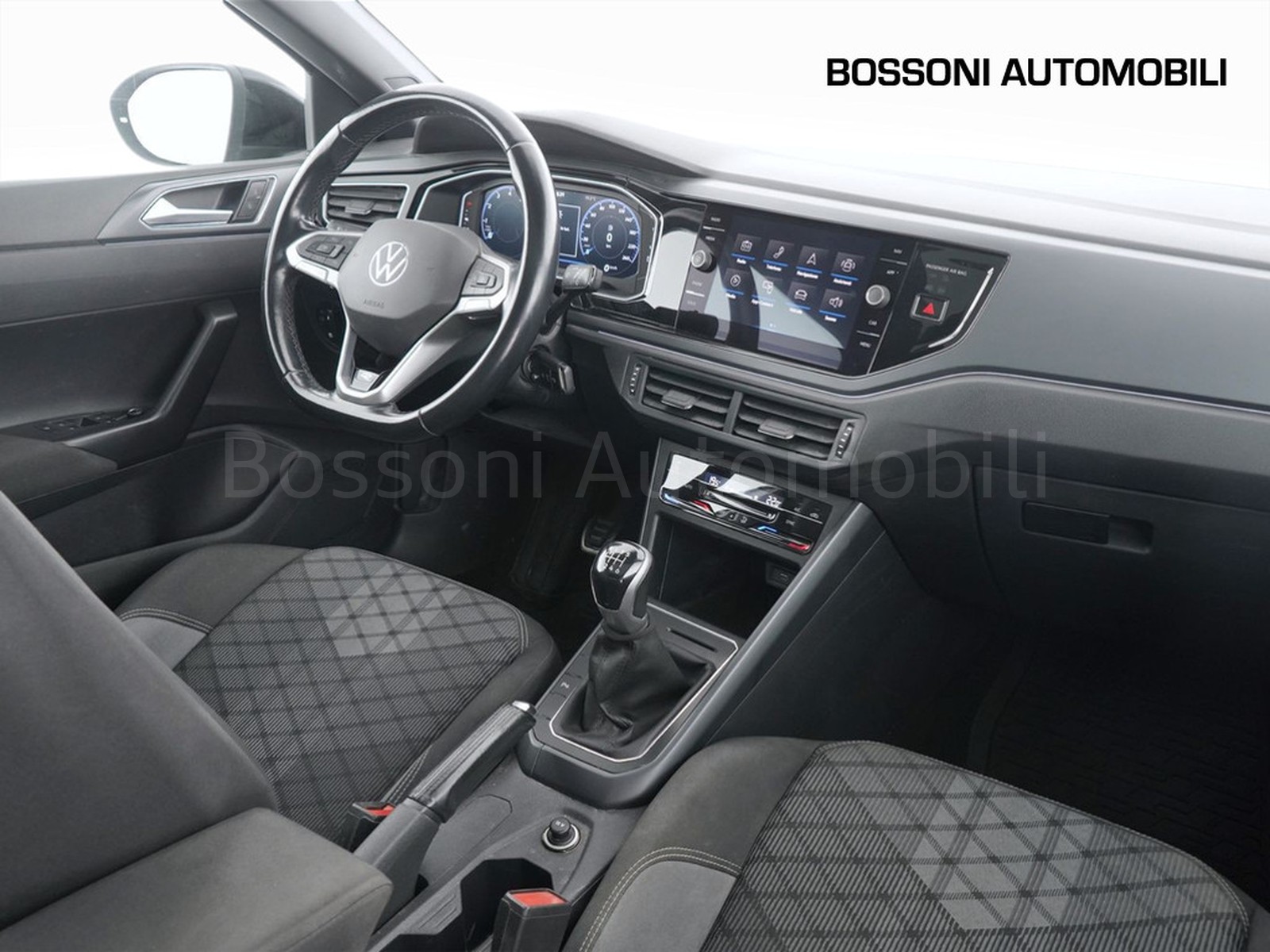 6 - Volkswagen Taigo 1.0 tsi 110cv r-line