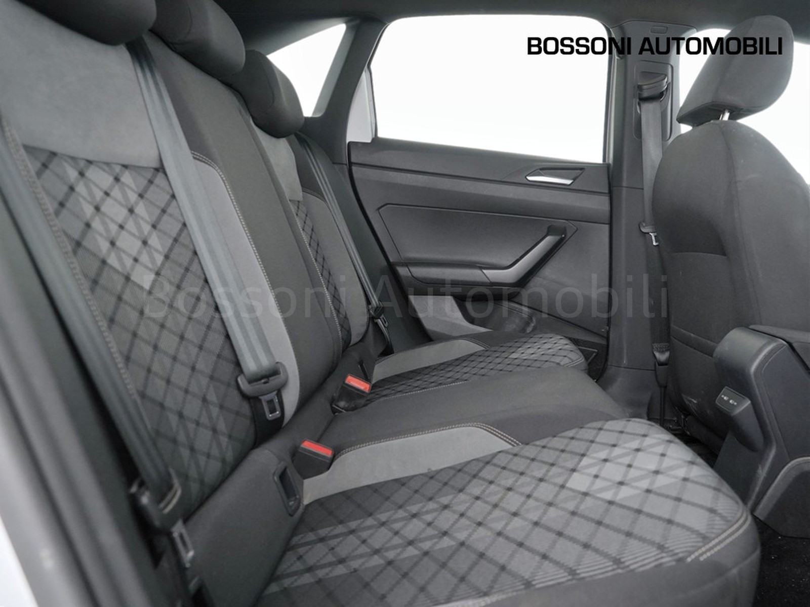 9 - Volkswagen Taigo 1.0 tsi 110cv r-line