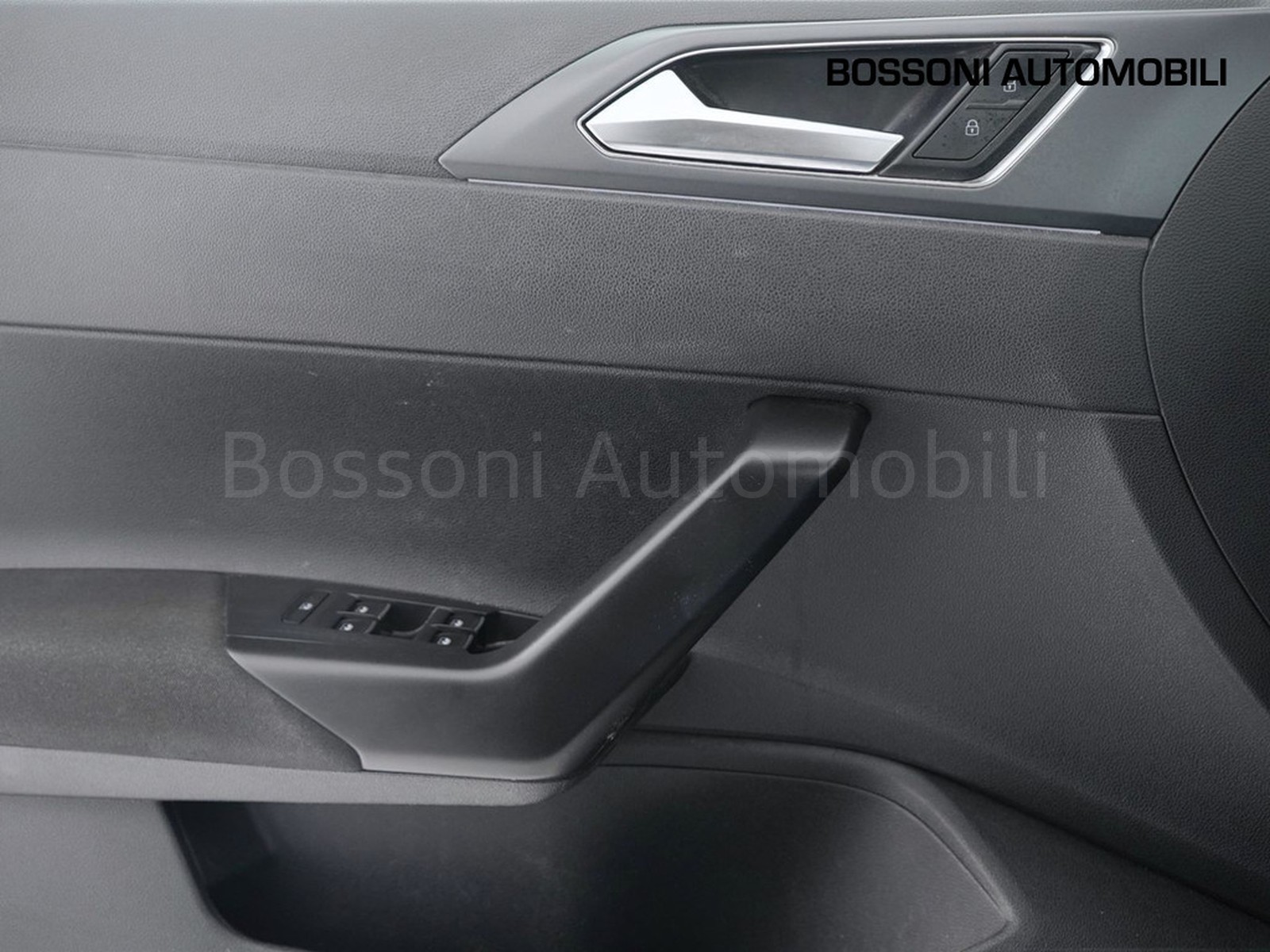 17 - Volkswagen Taigo 1.0 tsi 110cv r-line