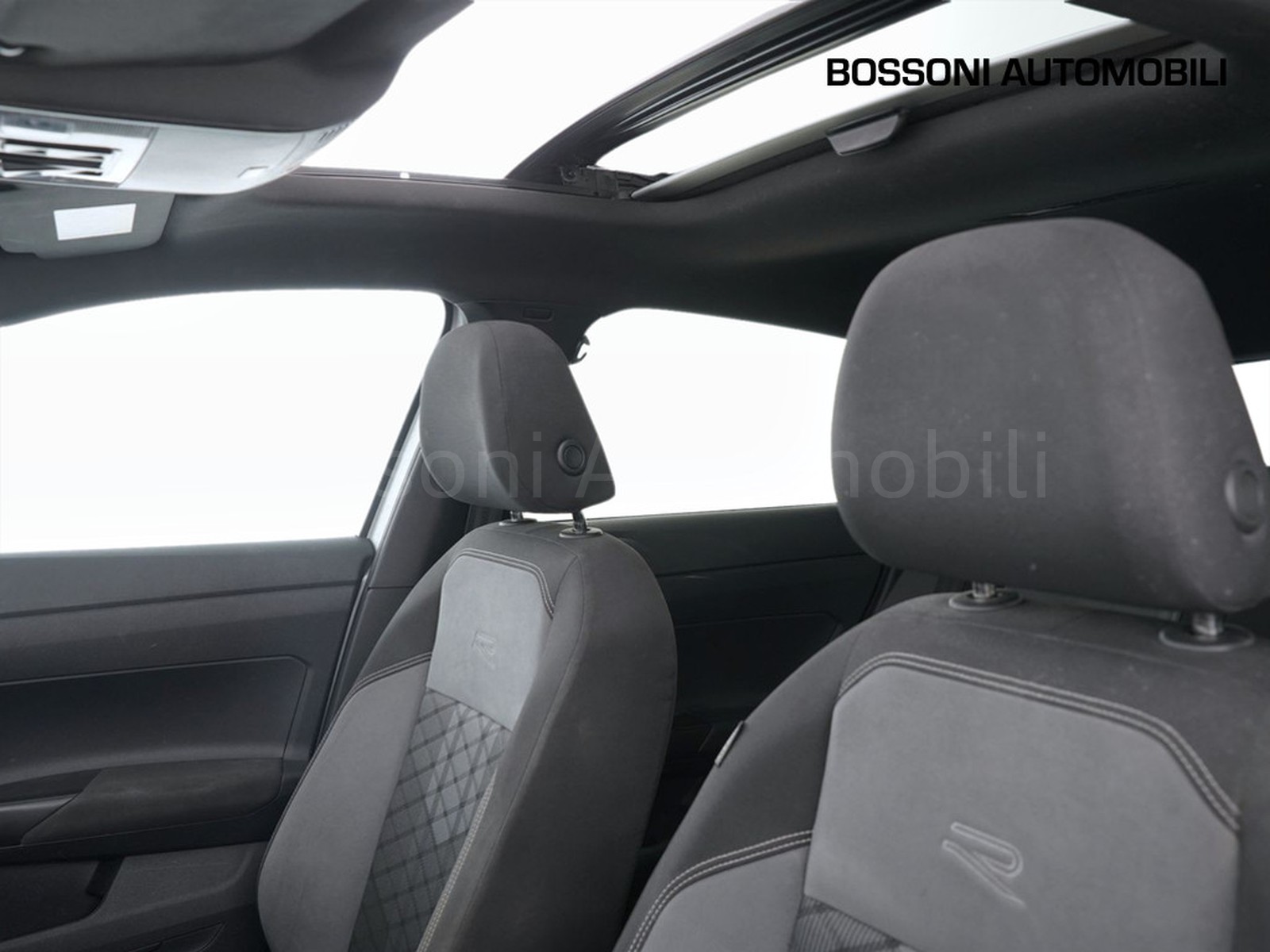 21 - Volkswagen Taigo 1.0 tsi 110cv r-line